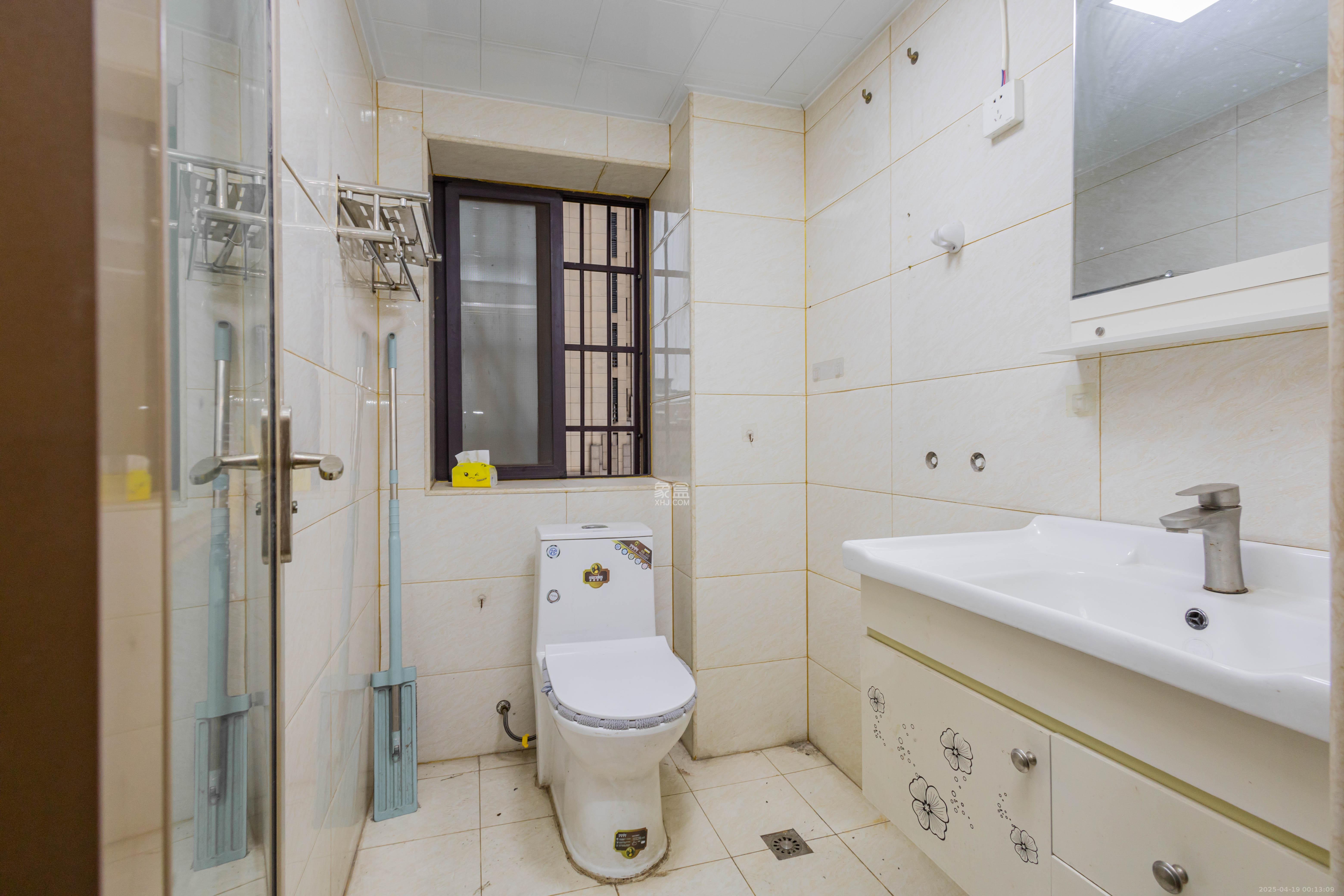 东方美地  3室2厅2卫    91.8万卫生间