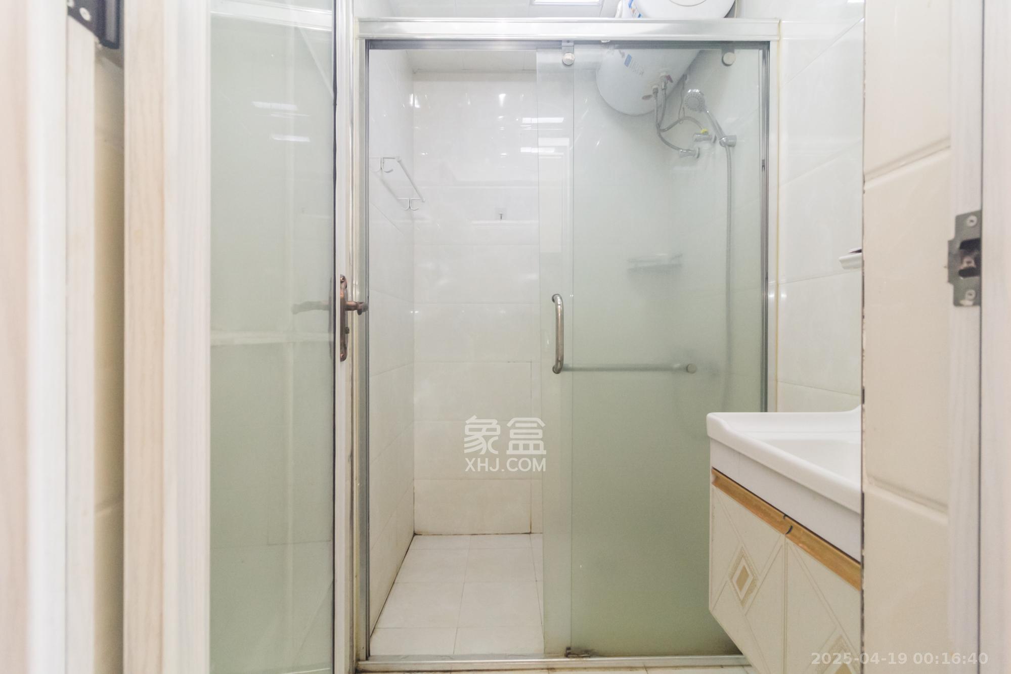 领东汇 1室1厅1卫 23.0万 领东汇 1室1厅1卫 23.0万卫生间