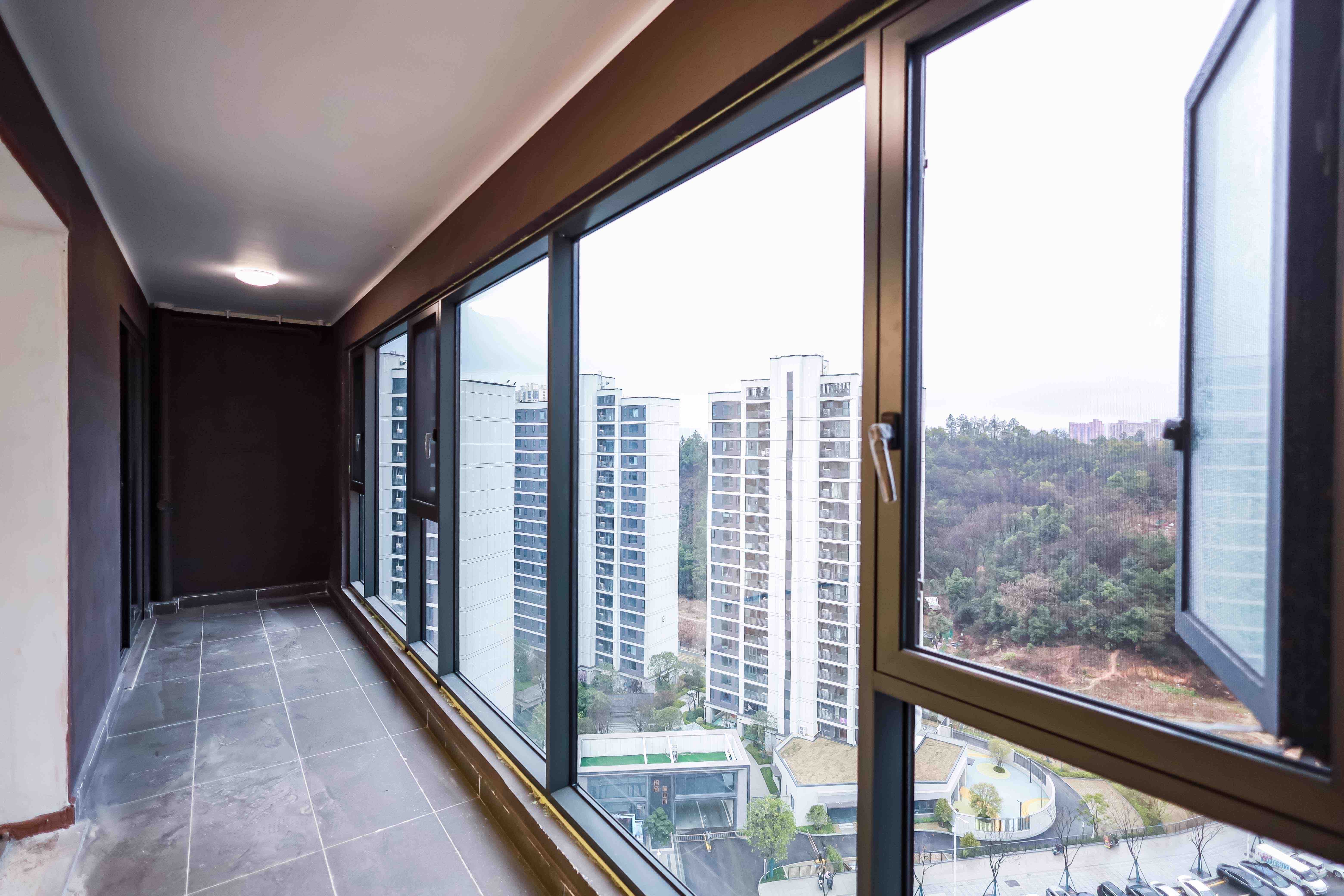 招商麓山府  4室2厅2卫    4500.0元/月户型图