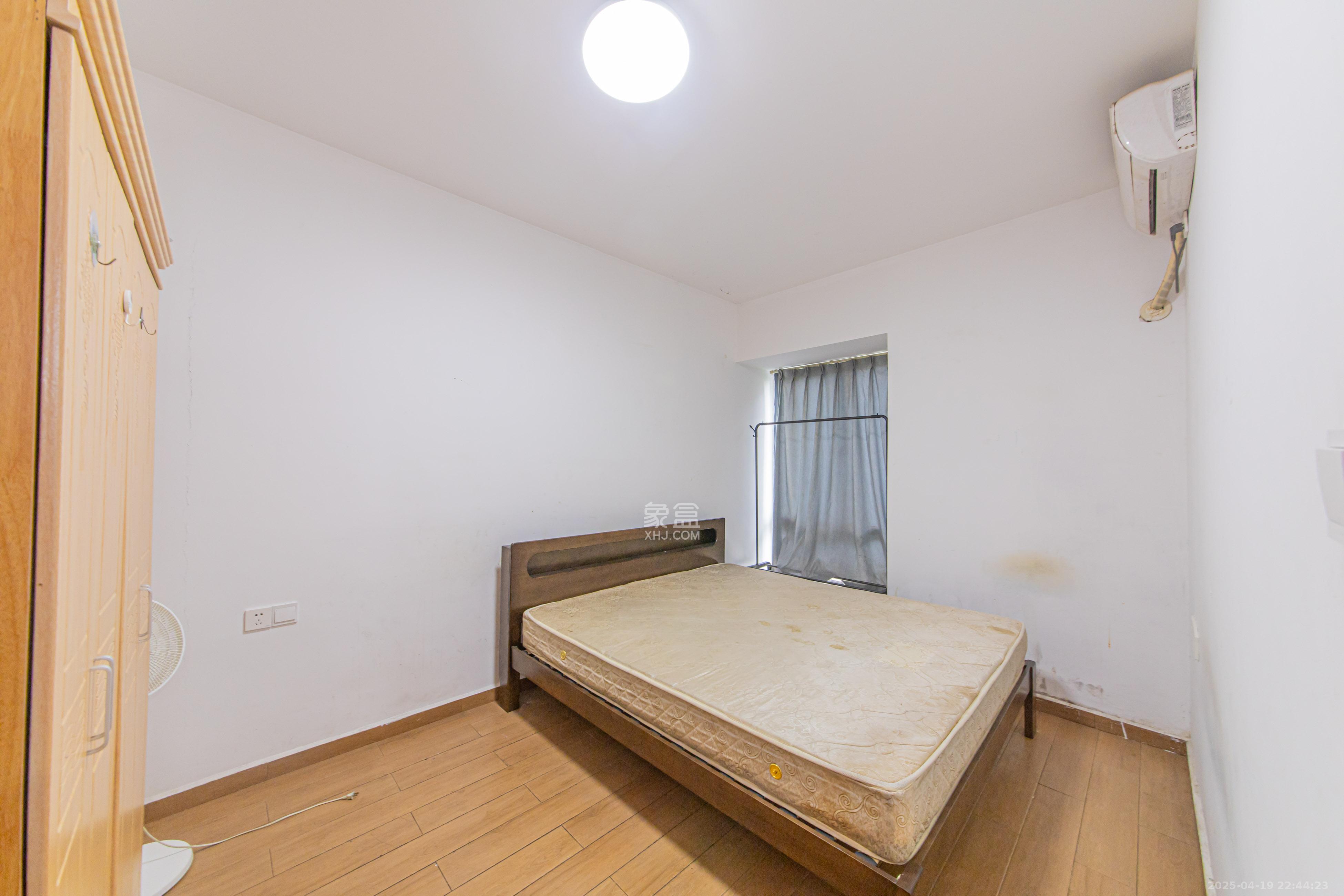 中信城市广场(中信新城一期) 4室2厅2卫 108.0万 中信城市广场(中信新城一期) 4室2厅2卫 108.0万卧室