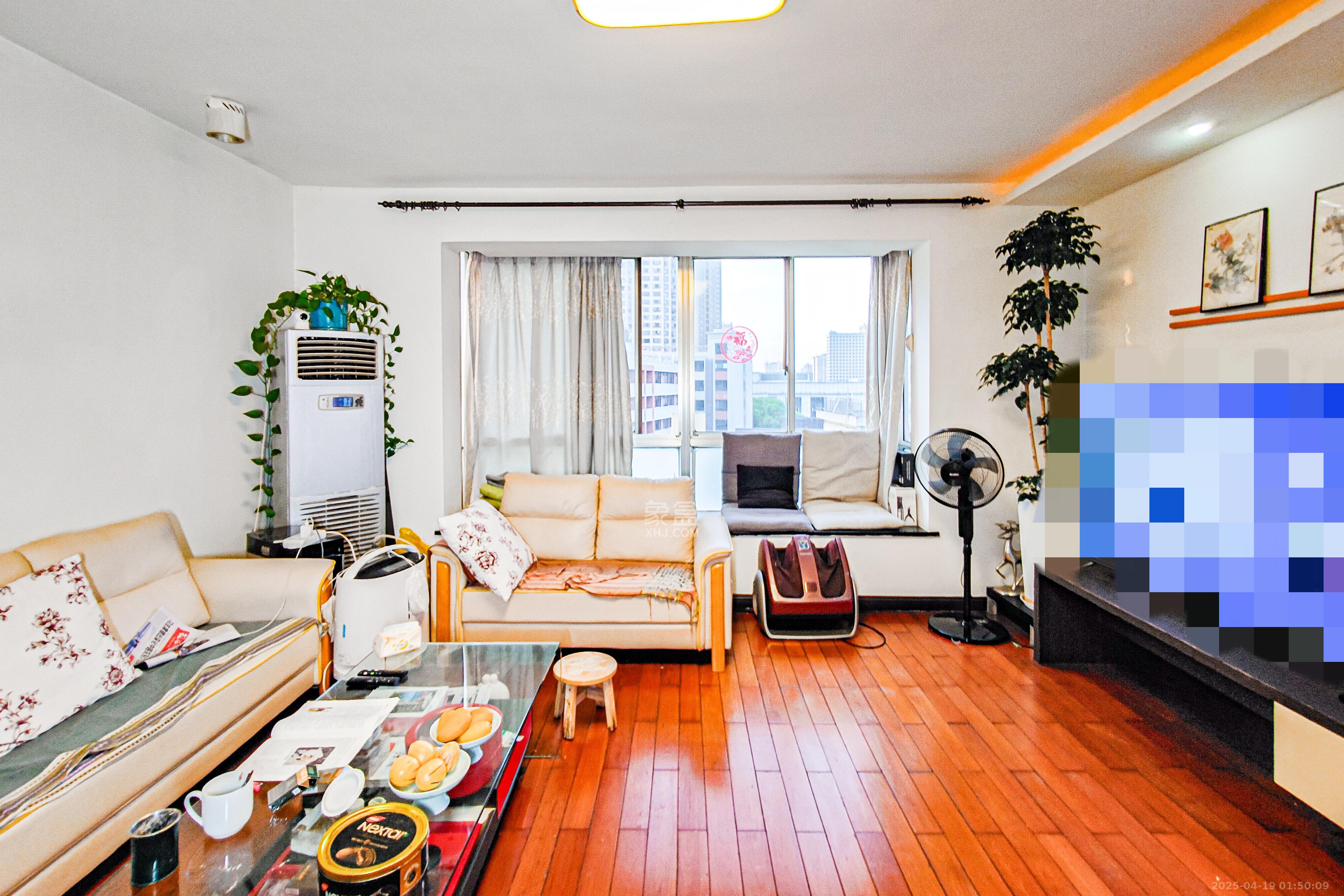 省林勘院 4室2厅1卫 198.0万 省林勘院 4室2厅1卫 198.0万客厅