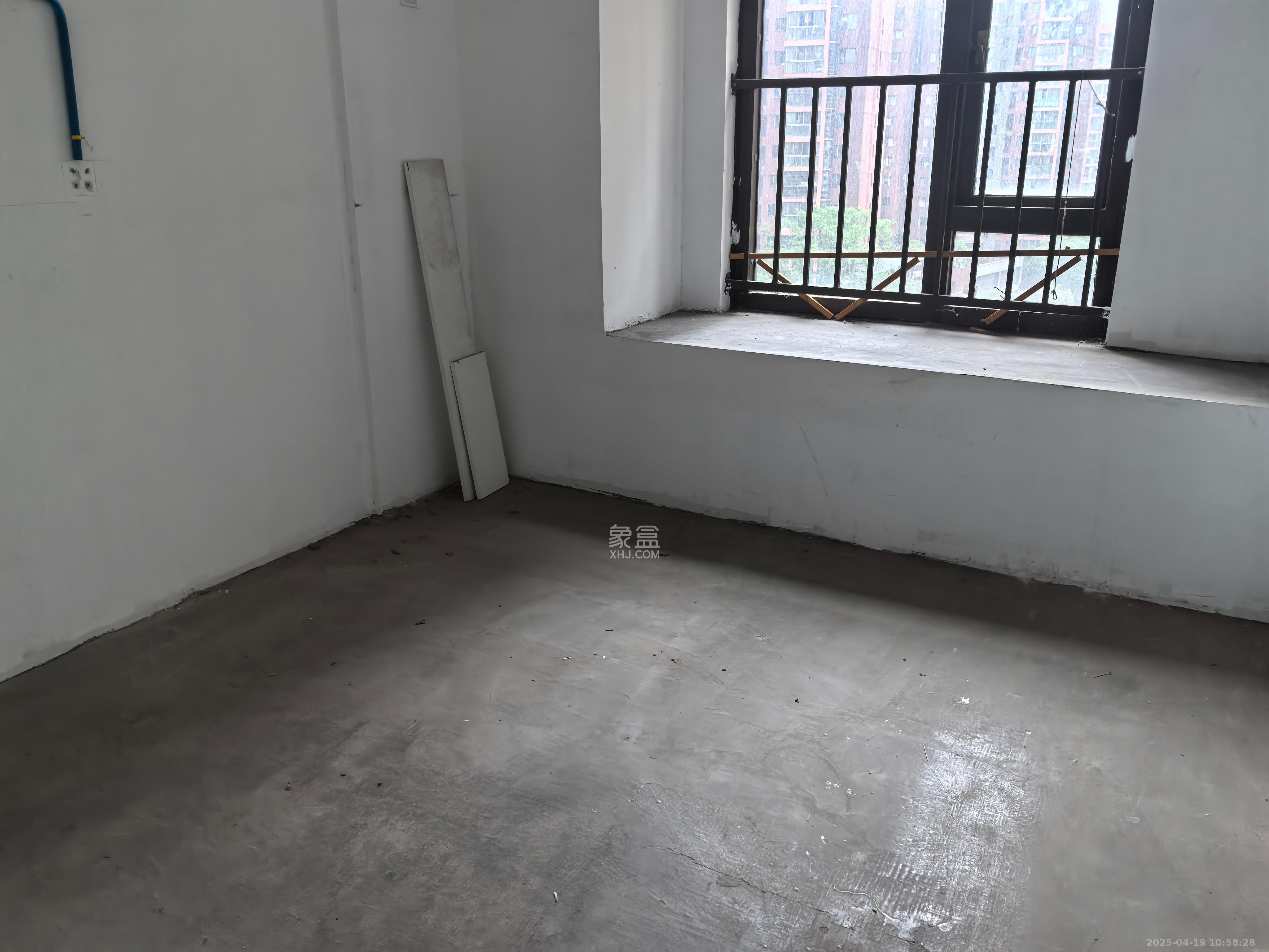 奥克斯缔壹城  4室2厅1卫   1300.00元/月室内图