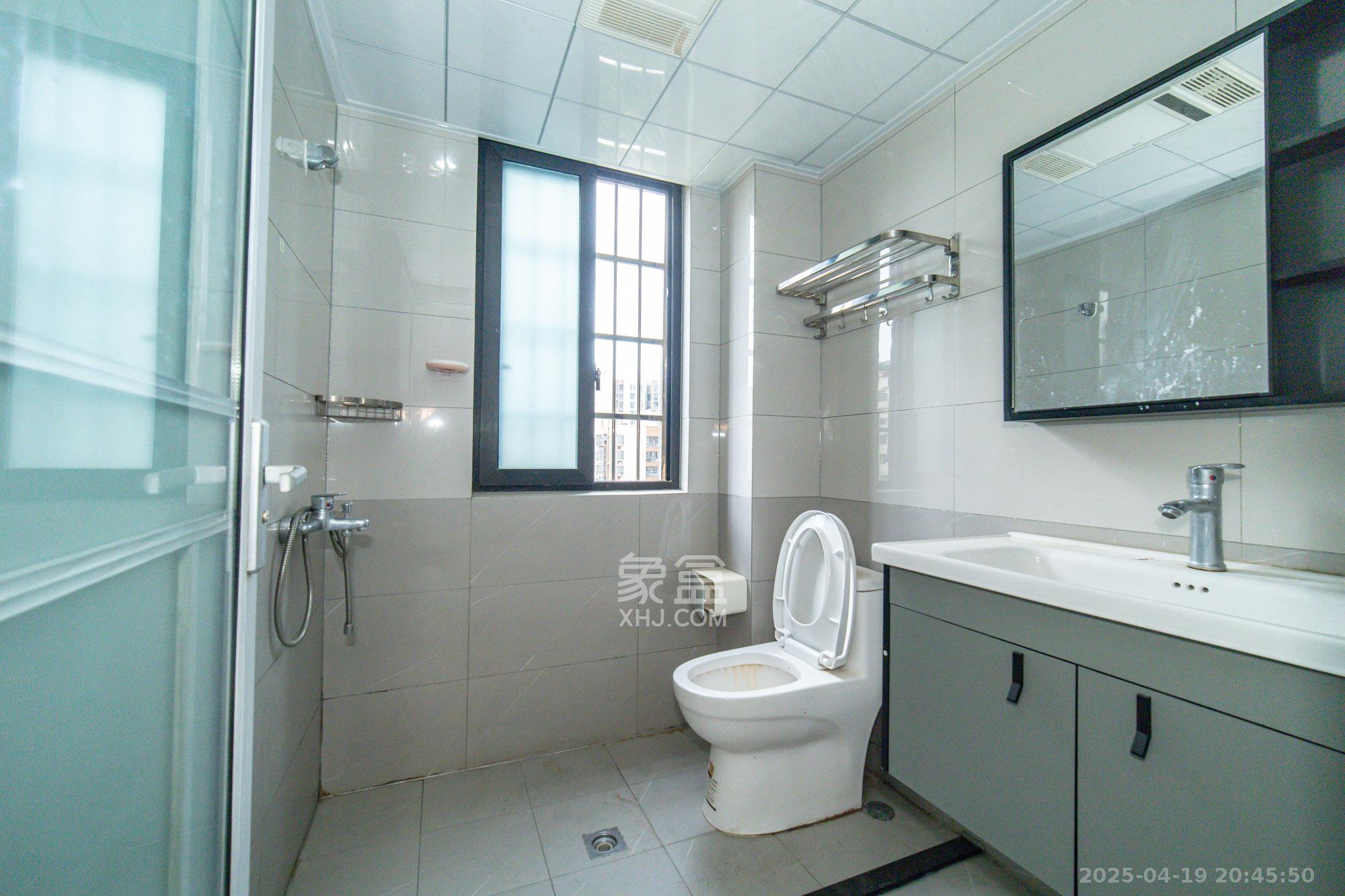 时代港湾 4室2厅2卫 66.8万 时代港湾 4室2厅2卫 66.8万卫生间