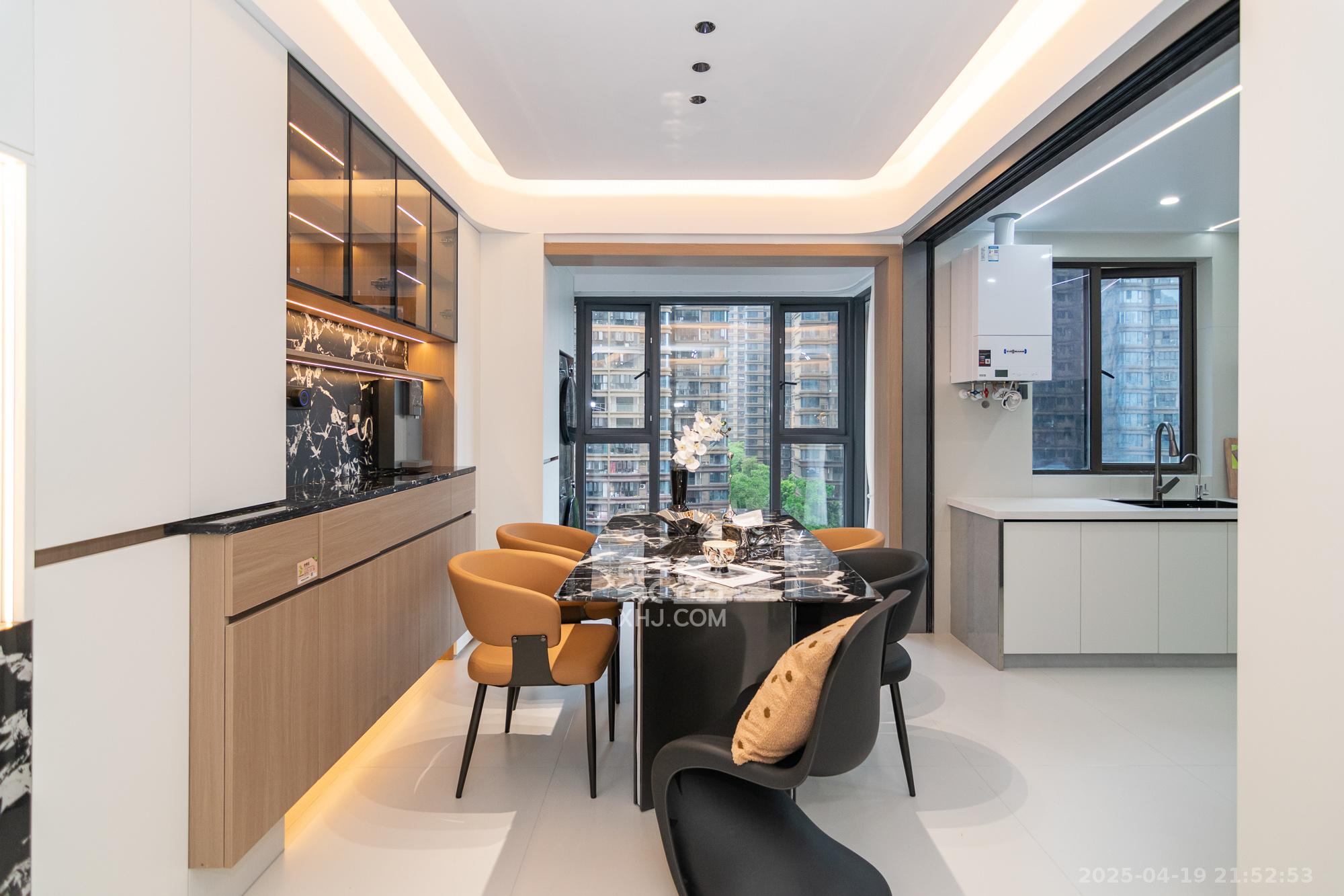 润和长郡(润和紫郡二三期) 5室2厅2卫 146.8万 润和长郡(润和紫郡二三期) 5室2厅2卫 146.8万客厅