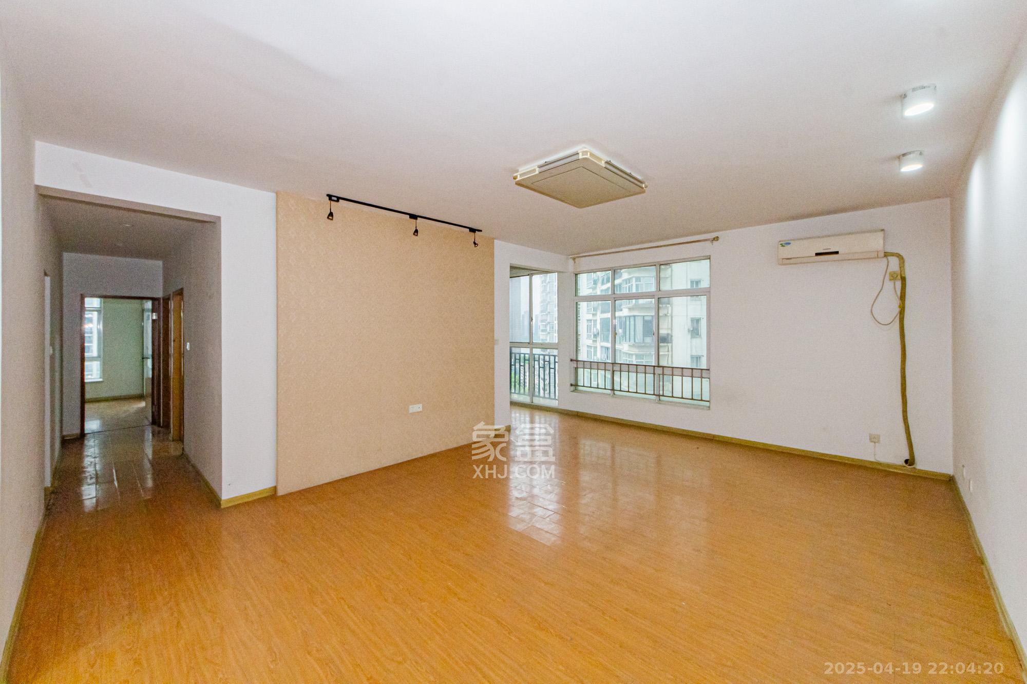 顺天黄金海岸 3室2厅2卫 84.0万 顺天黄金海岸 3室2厅2卫 84.0万客厅