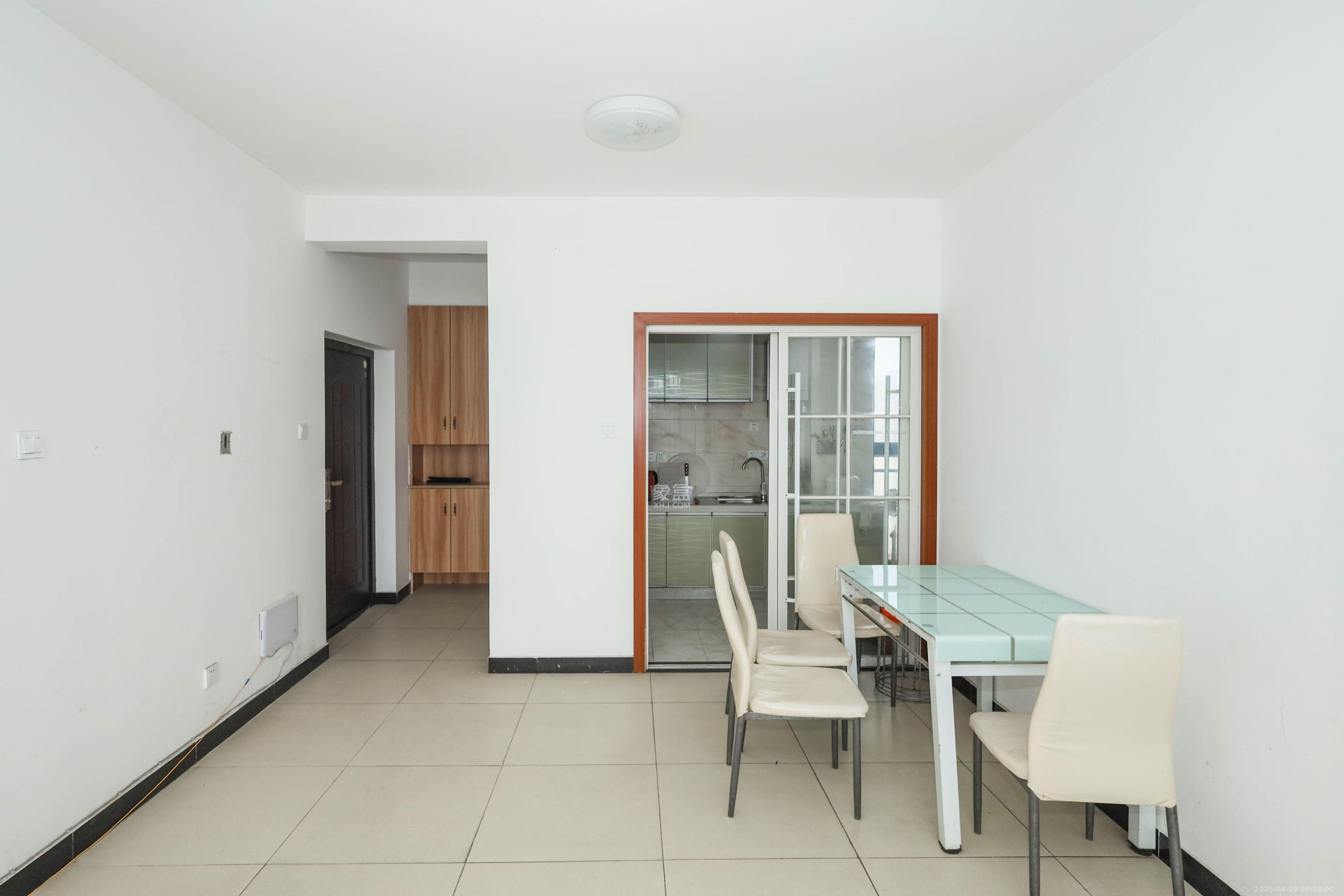 华美公寓(新猎鹰公寓)  3室2厅1卫    2500.0元/月 华美公寓(新猎鹰公寓)  3室2厅1卫    2500.0元/月室内图