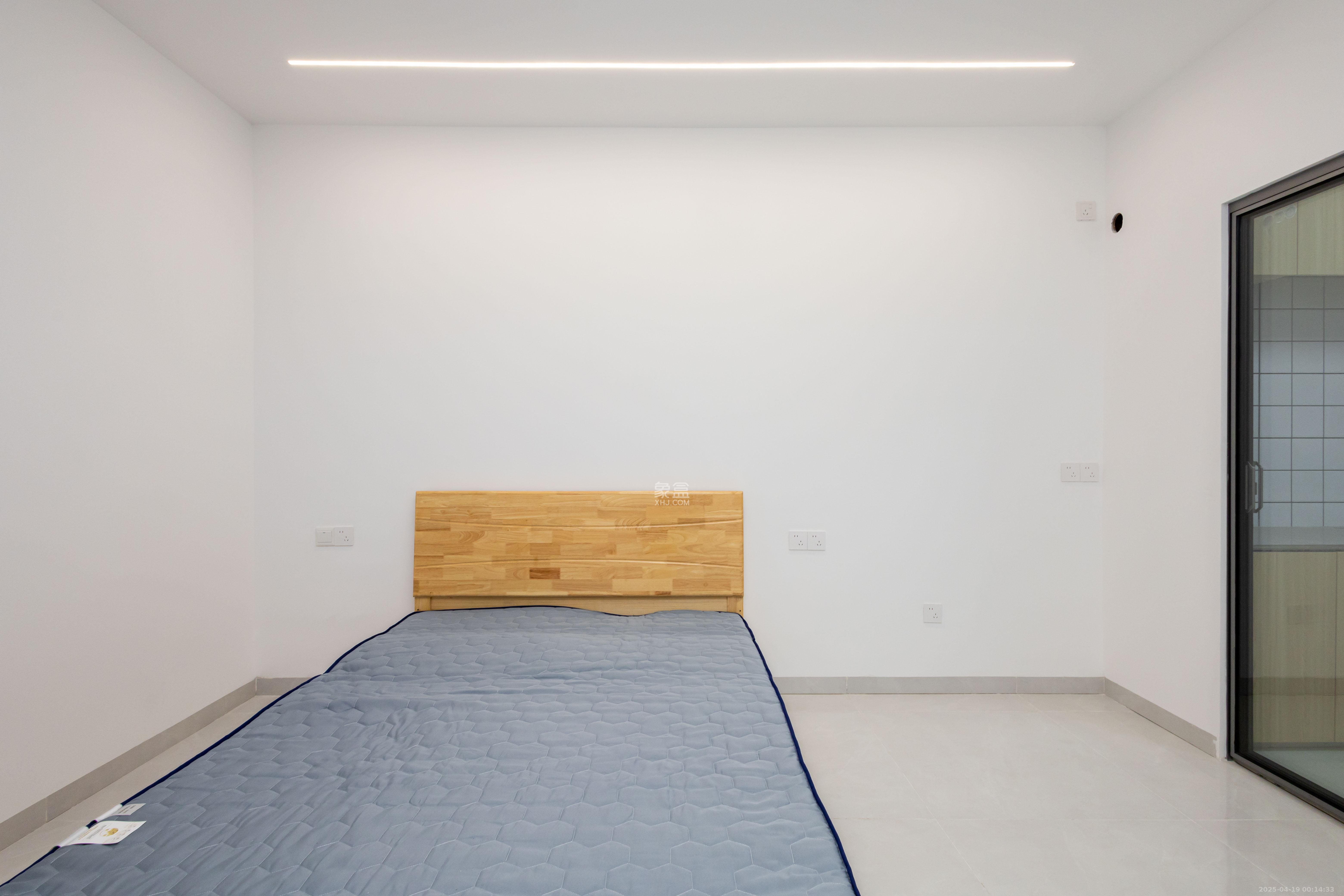 日盛湖湘花苑 1室1厅1卫 26.8万 日盛湖湘花苑 1室1厅1卫 26.8万客厅