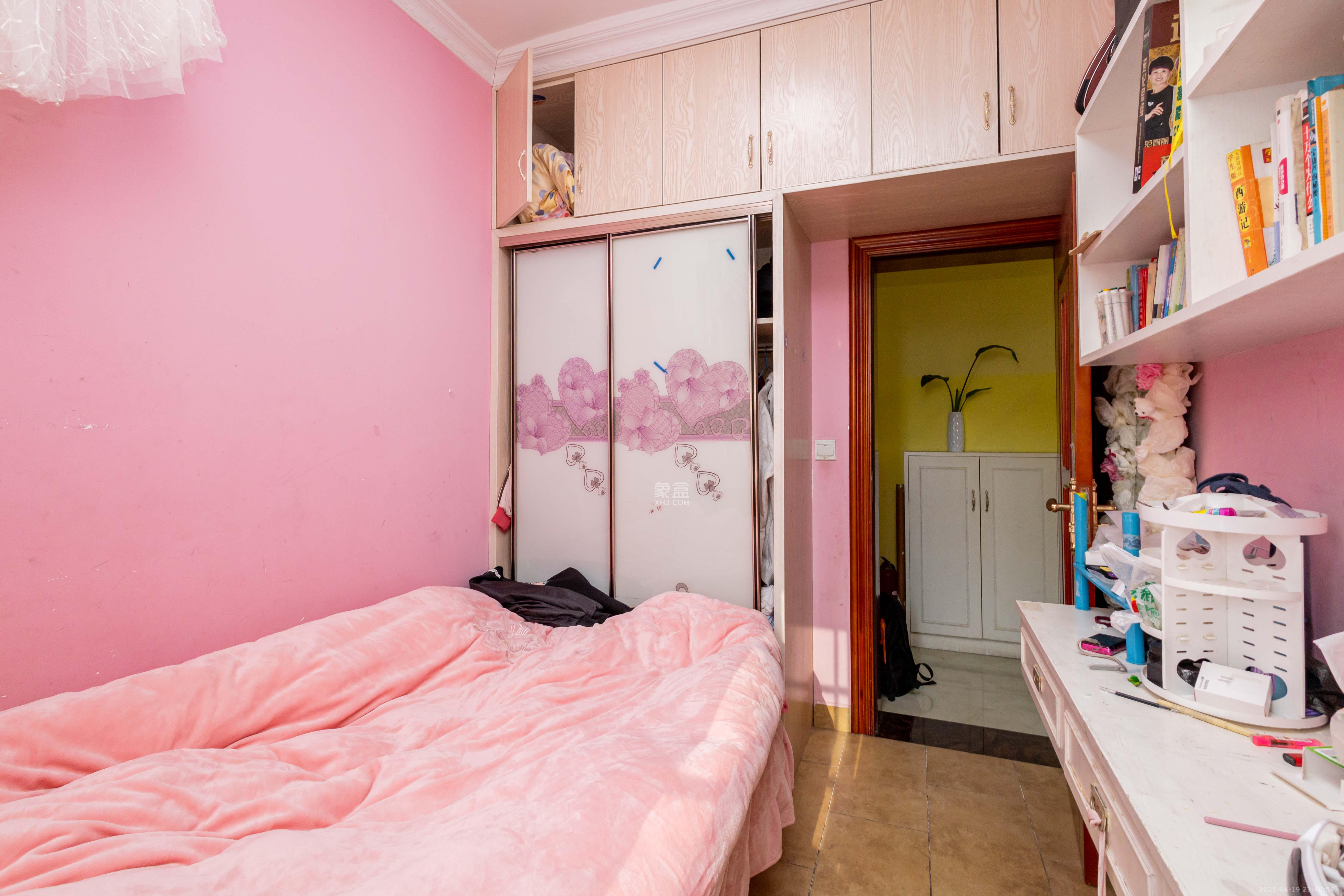 紫华郡 3室1厅1卫 56.0万 紫华郡 3室1厅1卫 56.0万卧室