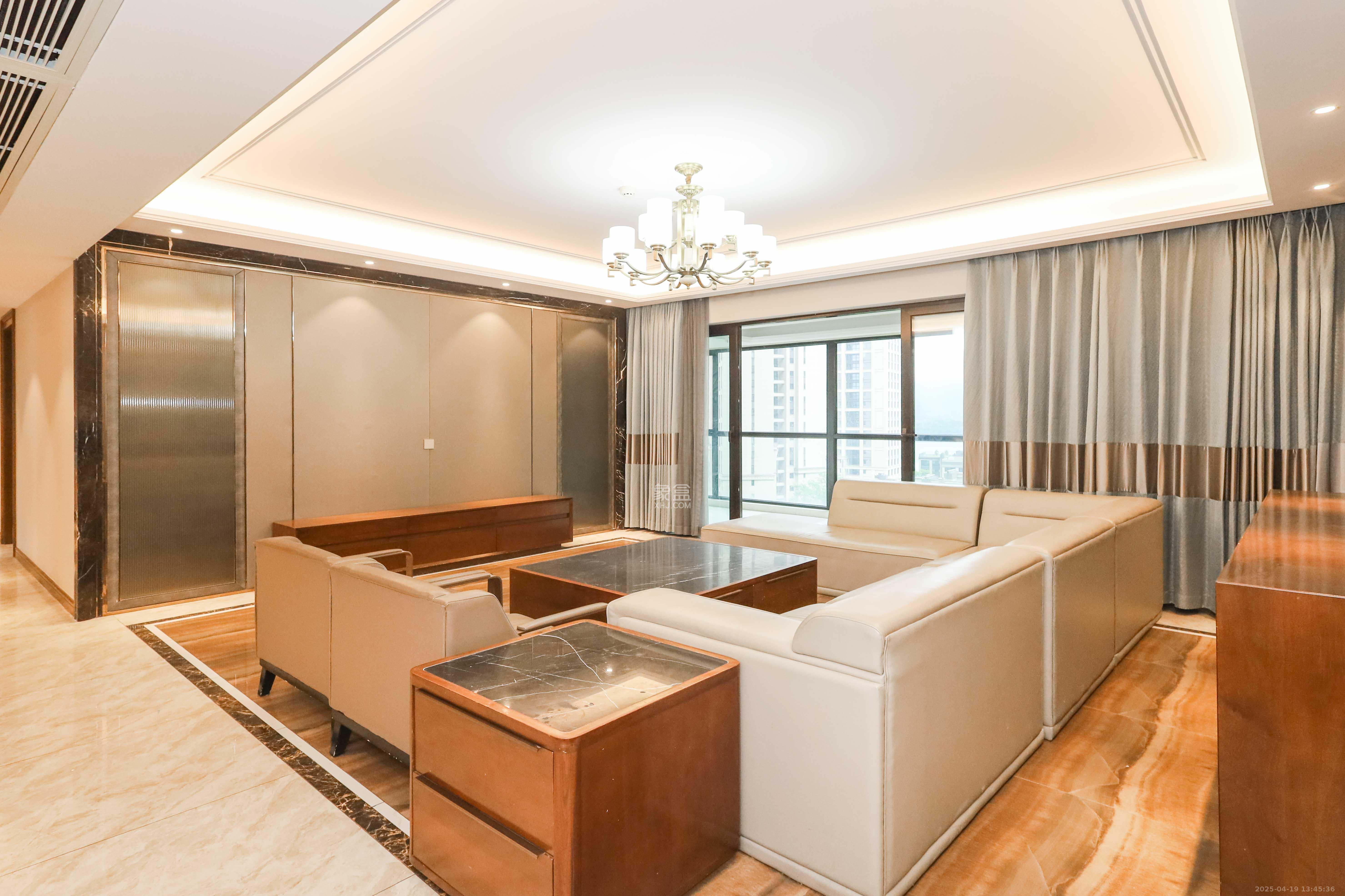晟通牡丹舸  4室2厅2卫   450.00万客厅
