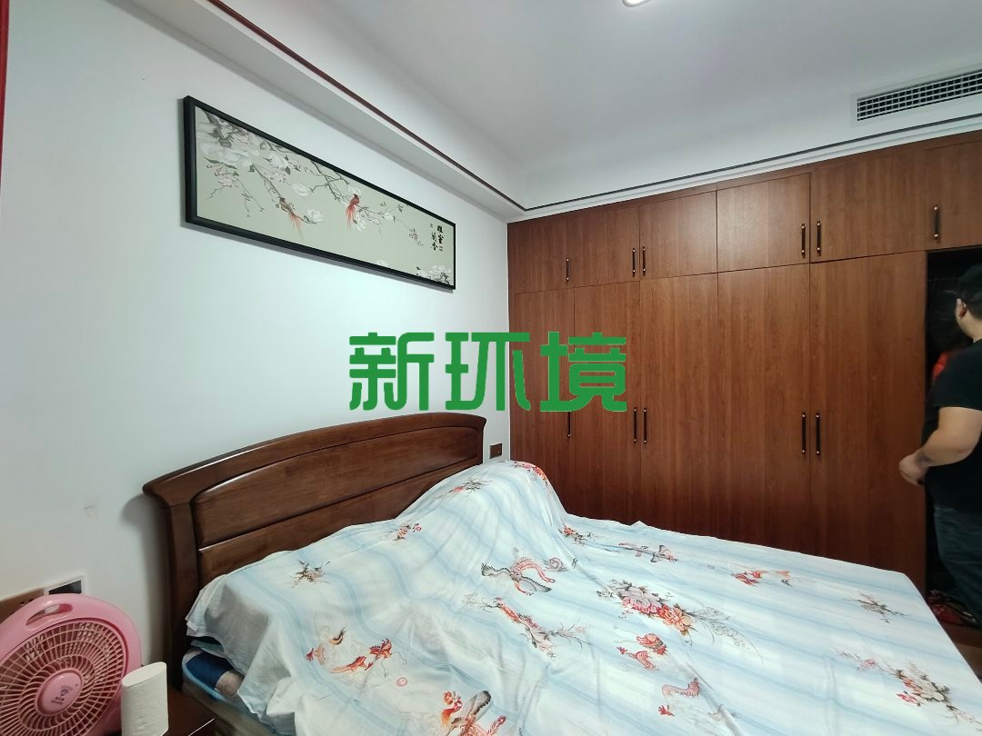 荣盛花语书院  3室2厅2卫   91.00万客厅