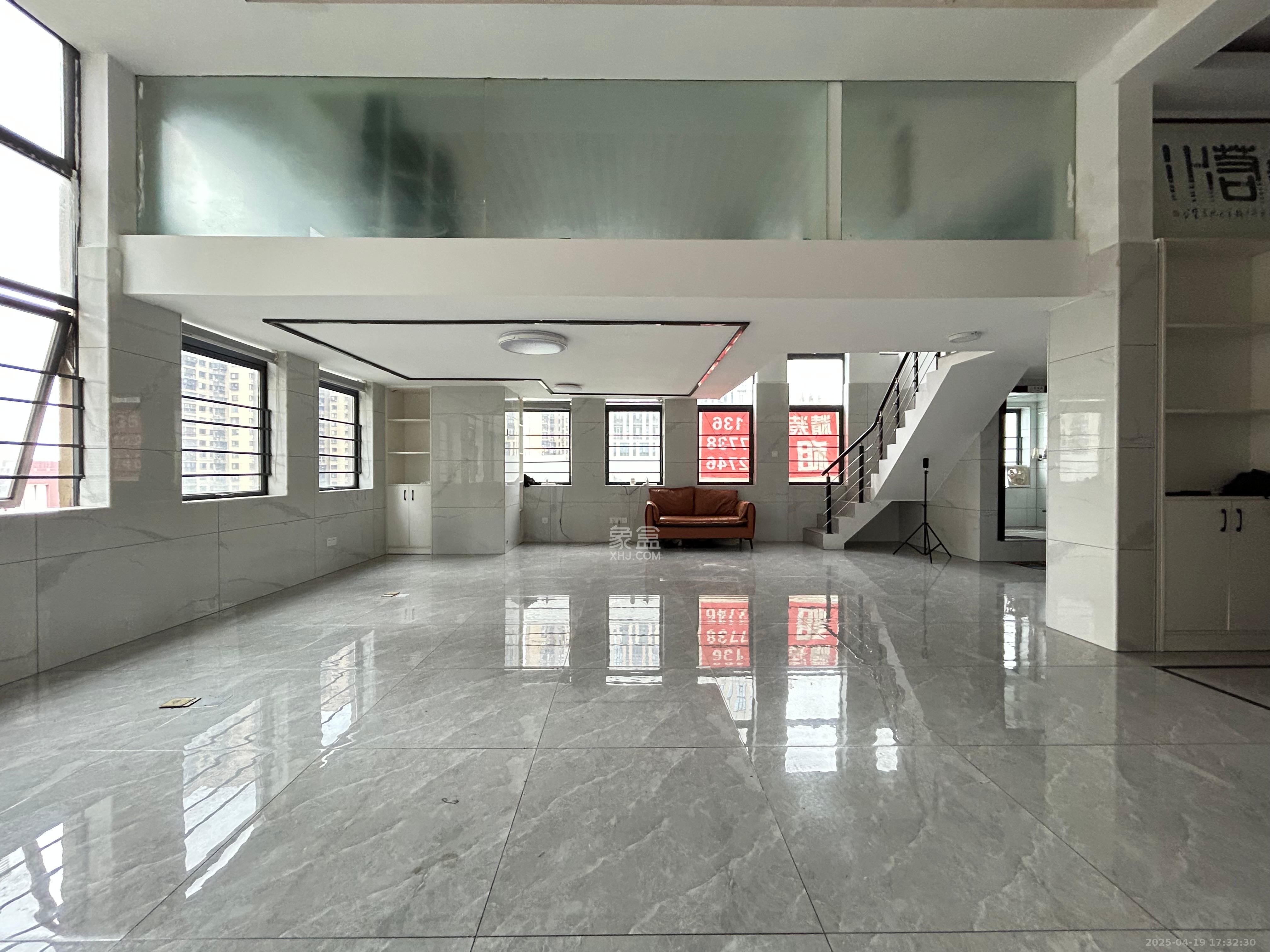 华润置地广场二期 1室1厅1卫 4200.0元/月 华润置地广场二期 1室1厅1卫 4200.0元/月室内图