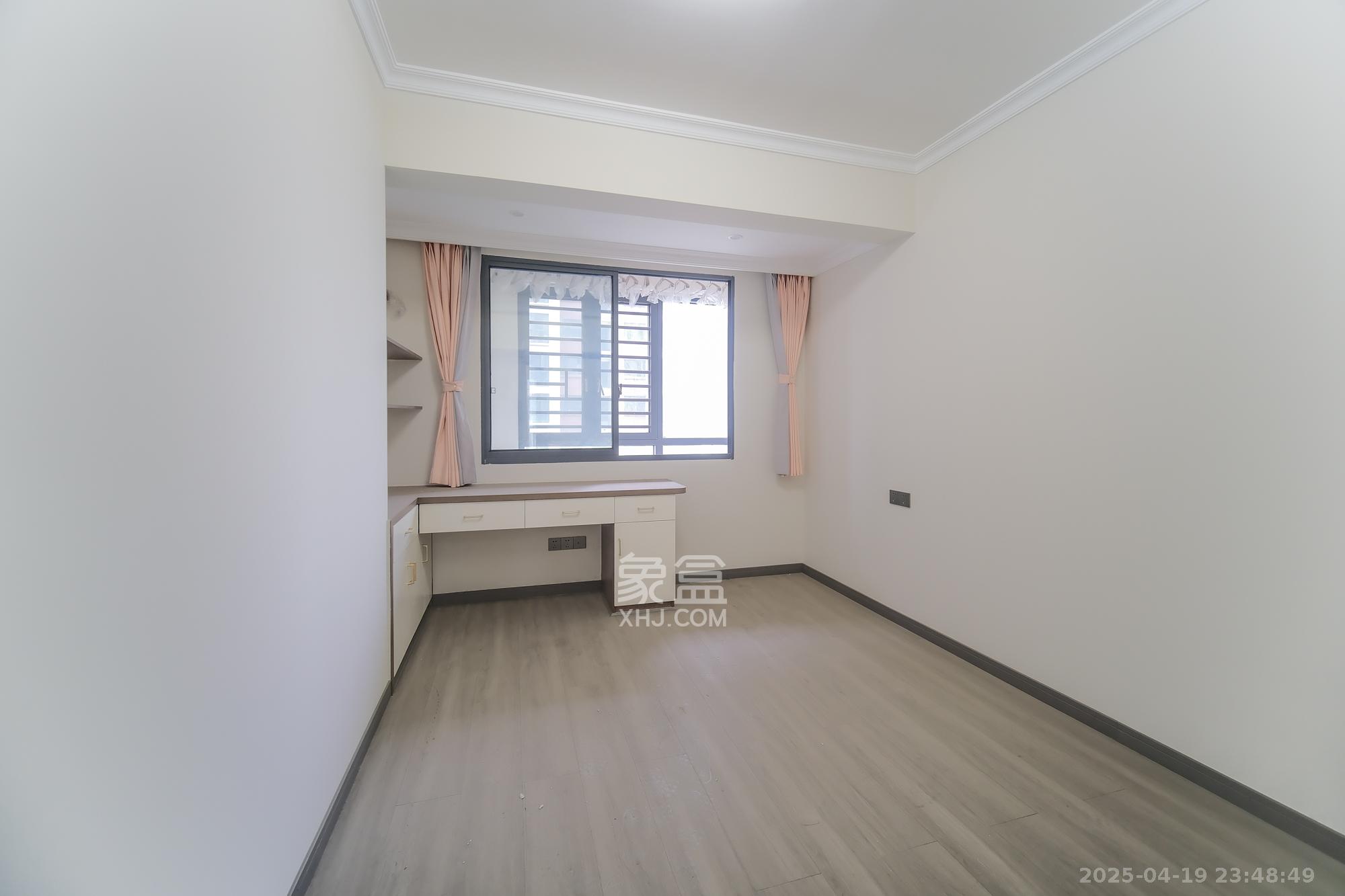 和悦城(蟠龙景苑) 3室2厅1卫 93.8万 和悦城(蟠龙景苑) 3室2厅1卫 93.8万卧室