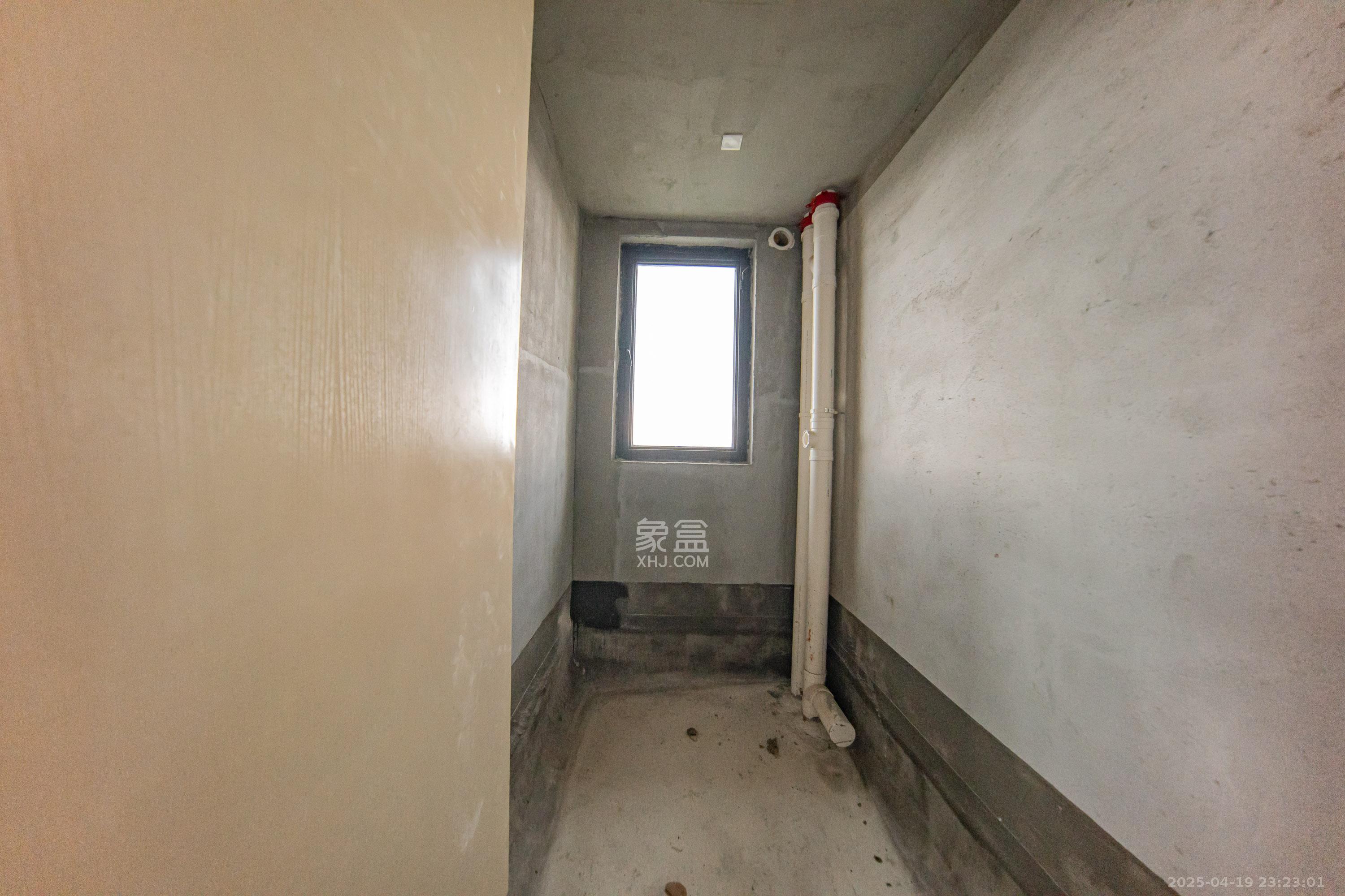 建投象山国际  4室2厅2卫   152.00万卫生间