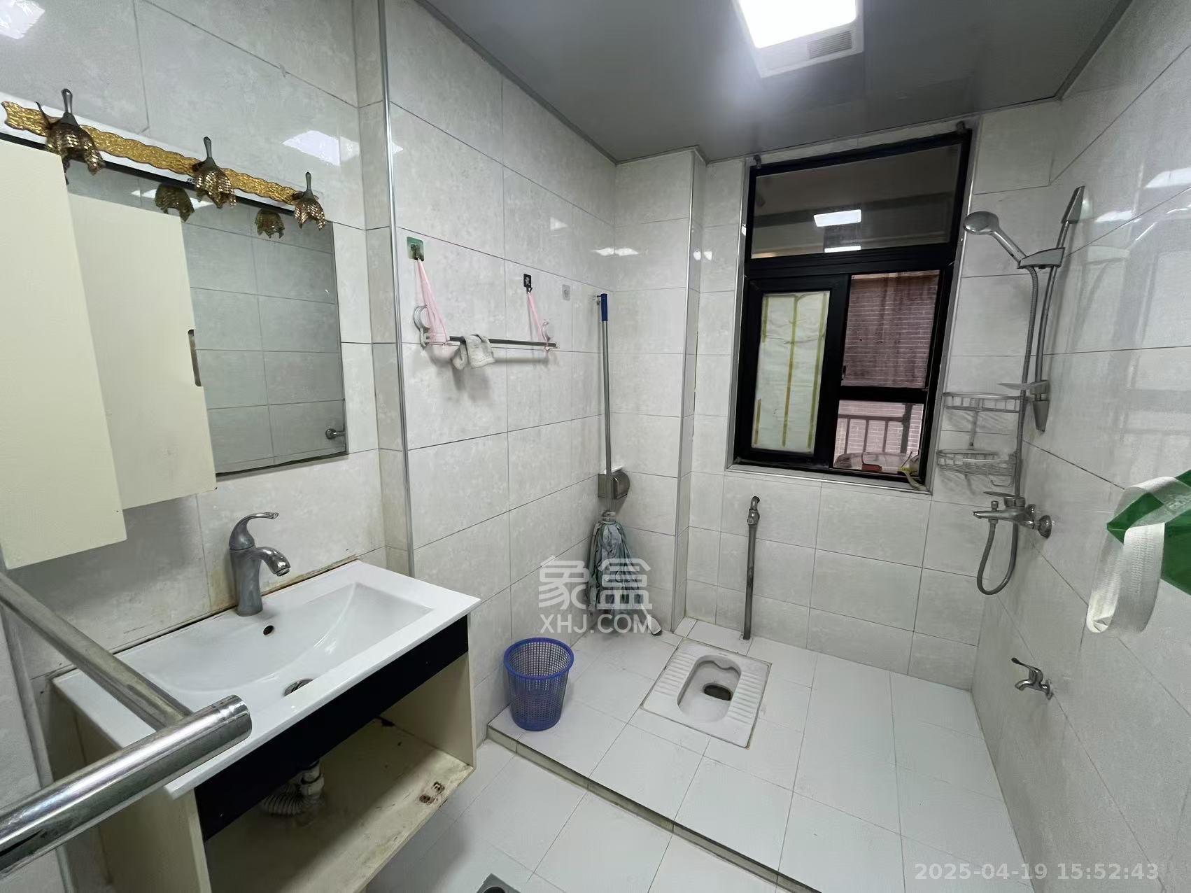 英郡年华 2室2厅1卫 1900.0元/月 英郡年华 2室2厅1卫 1900.0元/月室内图