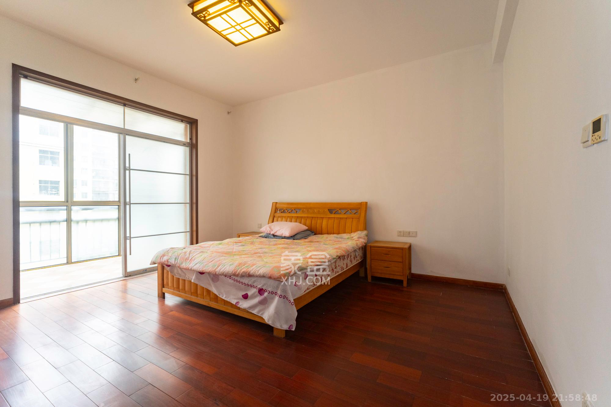 金色比华利  7室3厅3卫    255.0万 金色比华利  7室3厅3卫    255.0万卧室