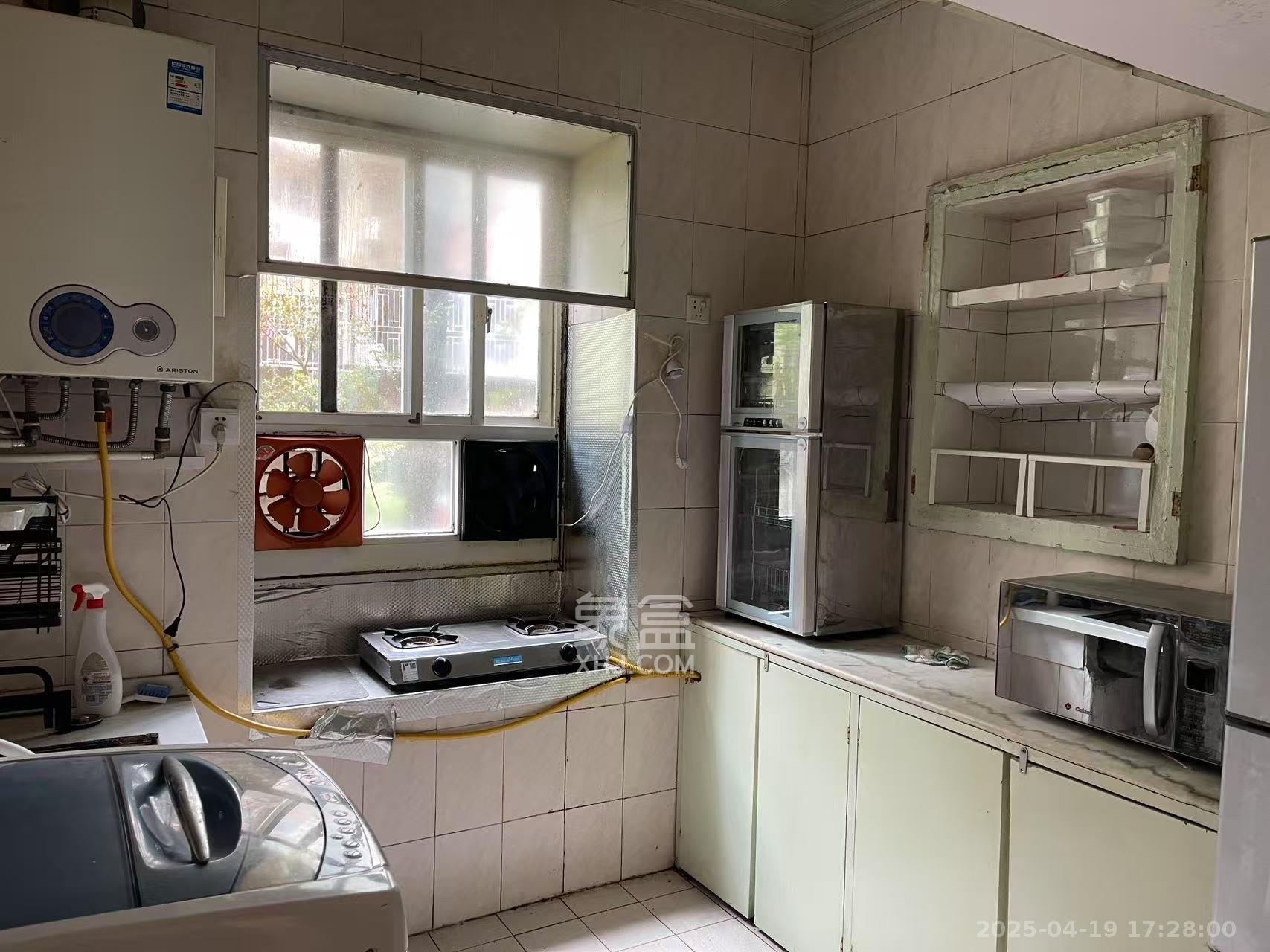 静宜园小区  3室2厅1卫    2600.0元/月 静宜园小区  3室2厅1卫    2600.0元/月室内图