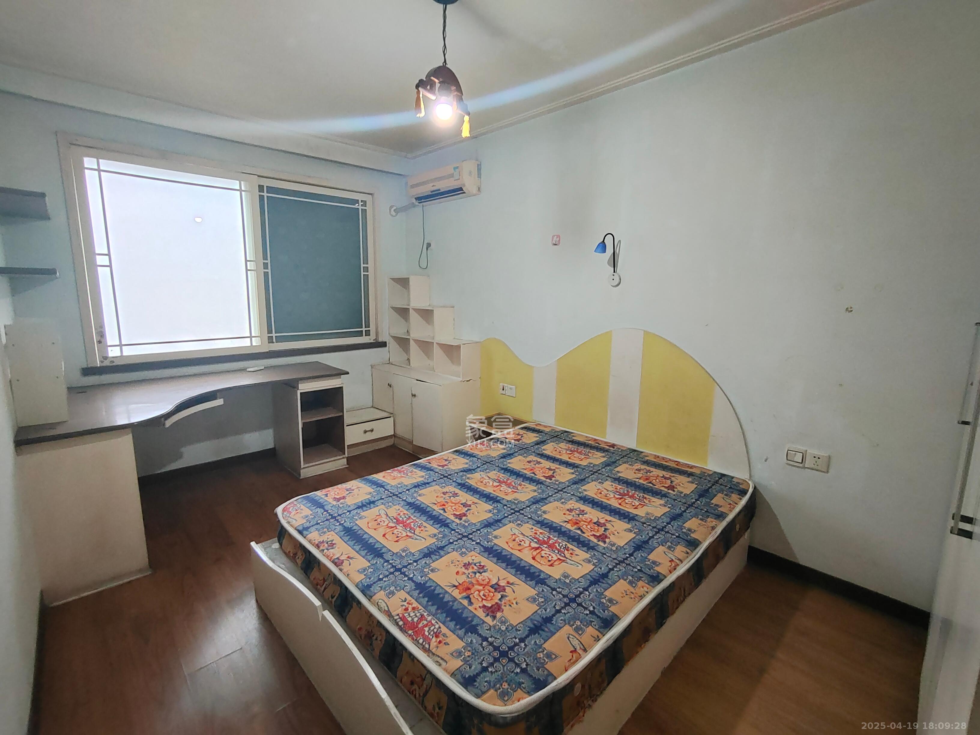 学宫街商住楼  3室2厅2卫   2600.00元/月室内图