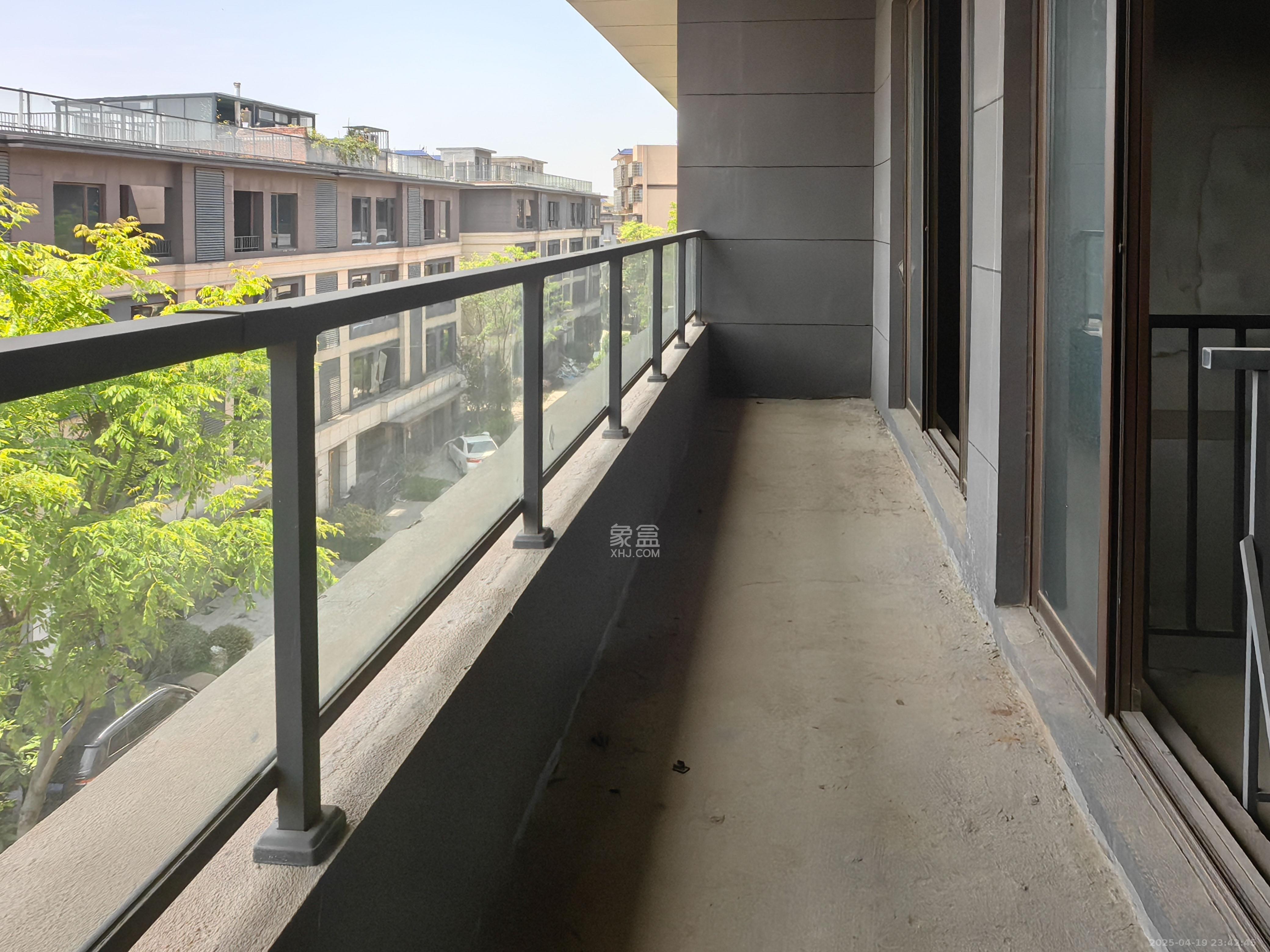 和泓桃李春风 5室2厅3卫 145.0万 和泓桃李春风 5室2厅3卫 145.0万卧室