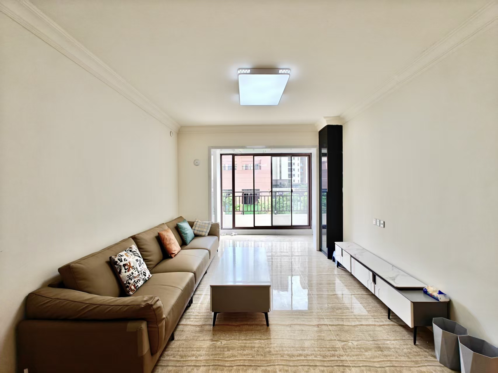 碧桂园酃湖世家 3室2厅2卫 2100.0元/月 碧桂园酃湖世家 3室2厅2卫 2100.0元/月室内图