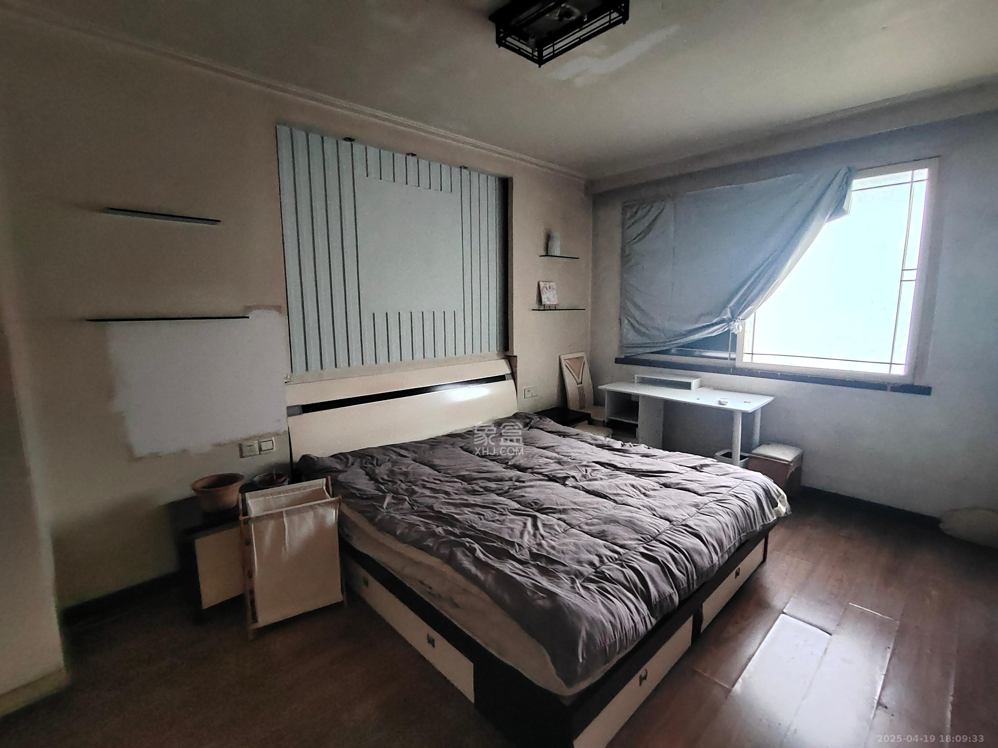 学宫街商住楼  3室2厅2卫   2600.00元/月室内图