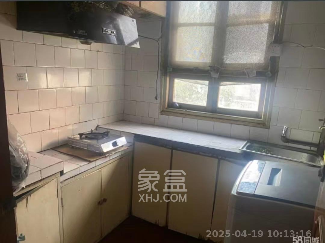 宝塔山中山百货公司宿舍 2室2厅1卫 900.0元/月 宝塔山中山百货公司宿舍 2室2厅1卫 900.0元/月室内图