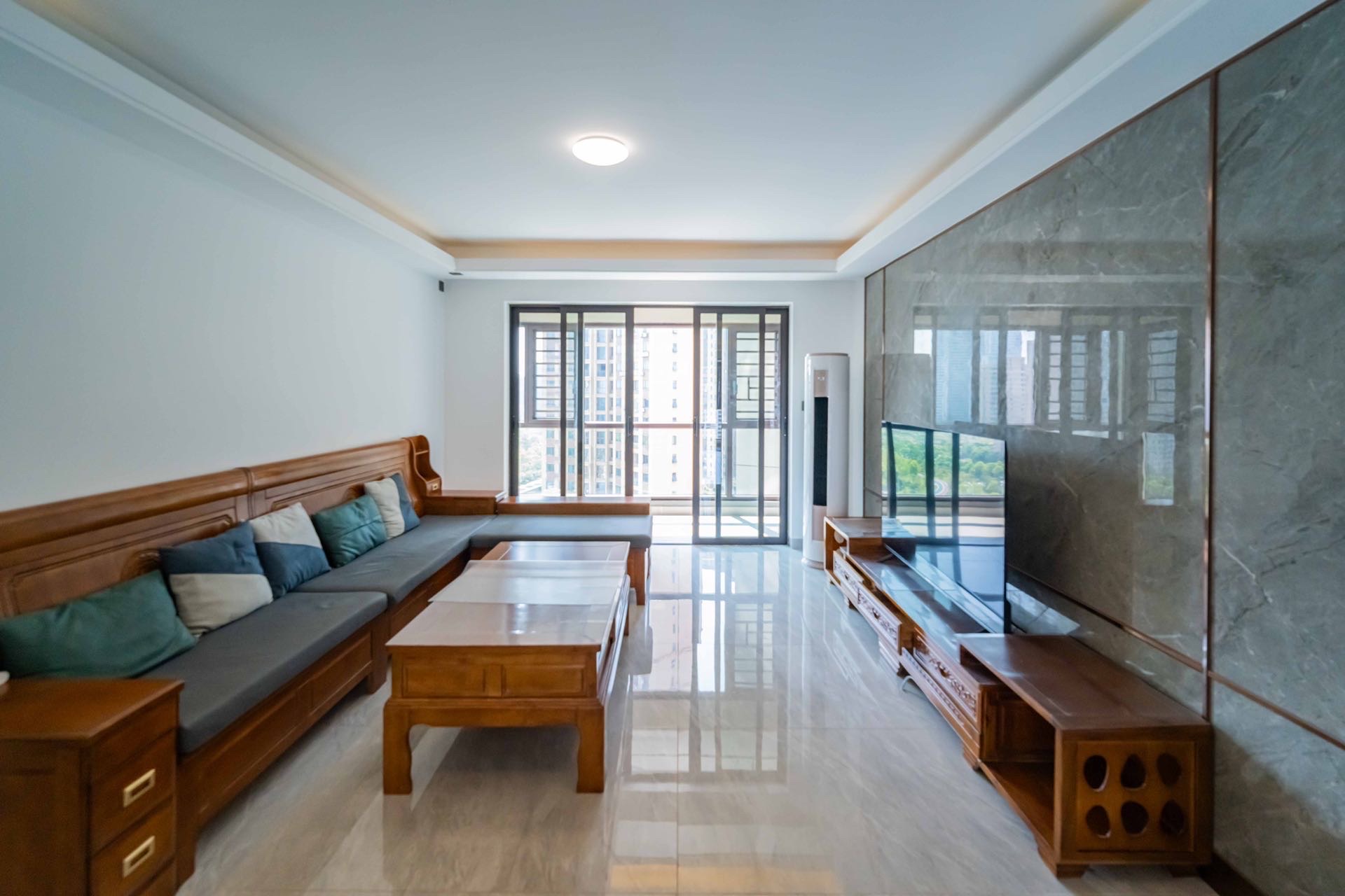 美的置业广场 4室2厅2卫 3500.0元/月 美的置业广场 4室2厅2卫 3500.0元/月户型图