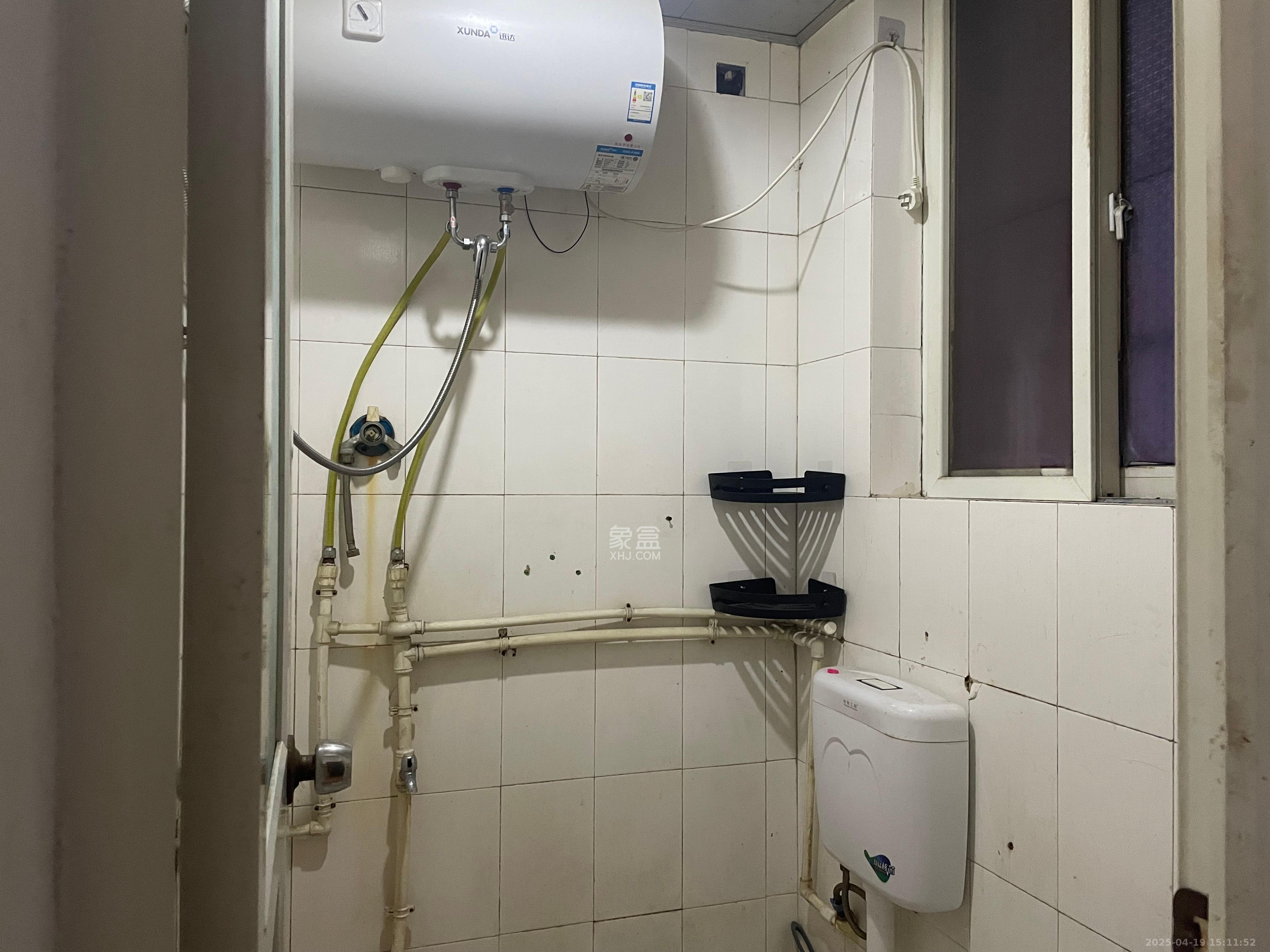 铝厂宿舍 1室2厅1卫 1000.0元/月 铝厂宿舍 1室2厅1卫 1000.0元/月室内图