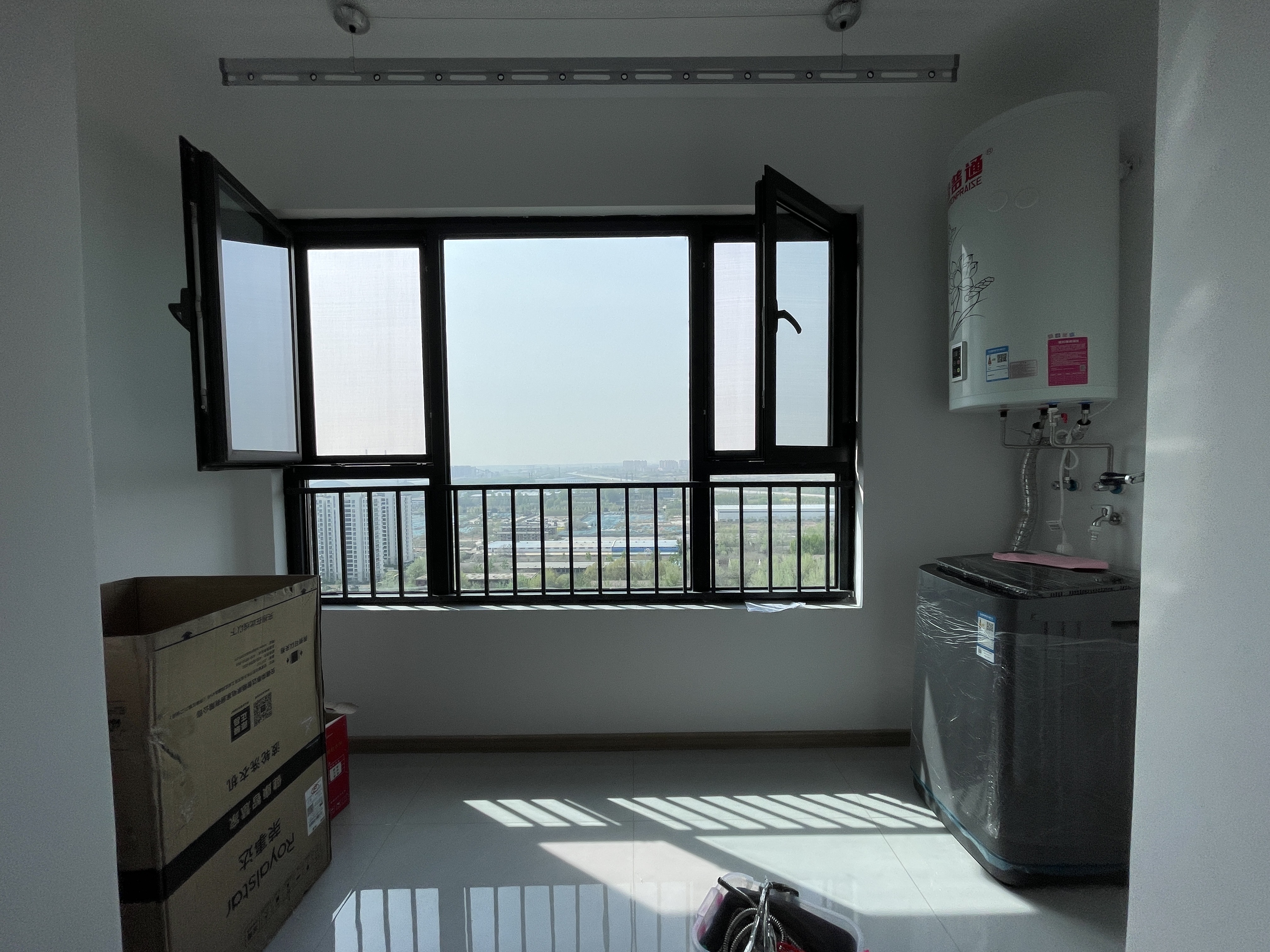 西小屯社区  2室2厅1卫   35.00万阳台