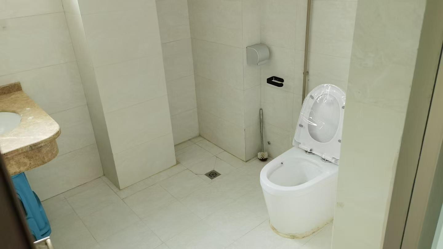 滨江温泉花园  3室2厅1卫    2500.0元/月 滨江温泉花园  3室2厅1卫    2500.0元/月室内图