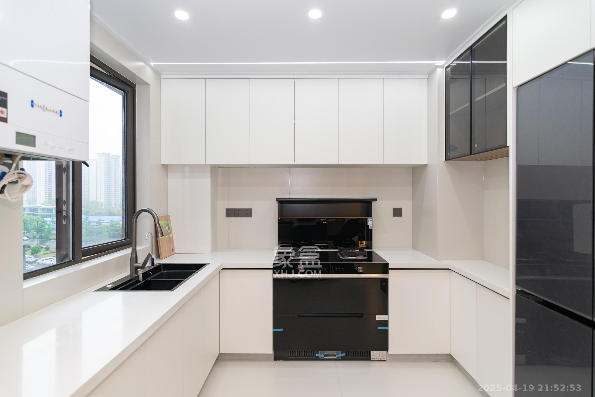 润和长郡(润和紫郡二三期) 5室2厅2卫 146.8万 润和长郡(润和紫郡二三期) 5室2厅2卫 146.8万厨房