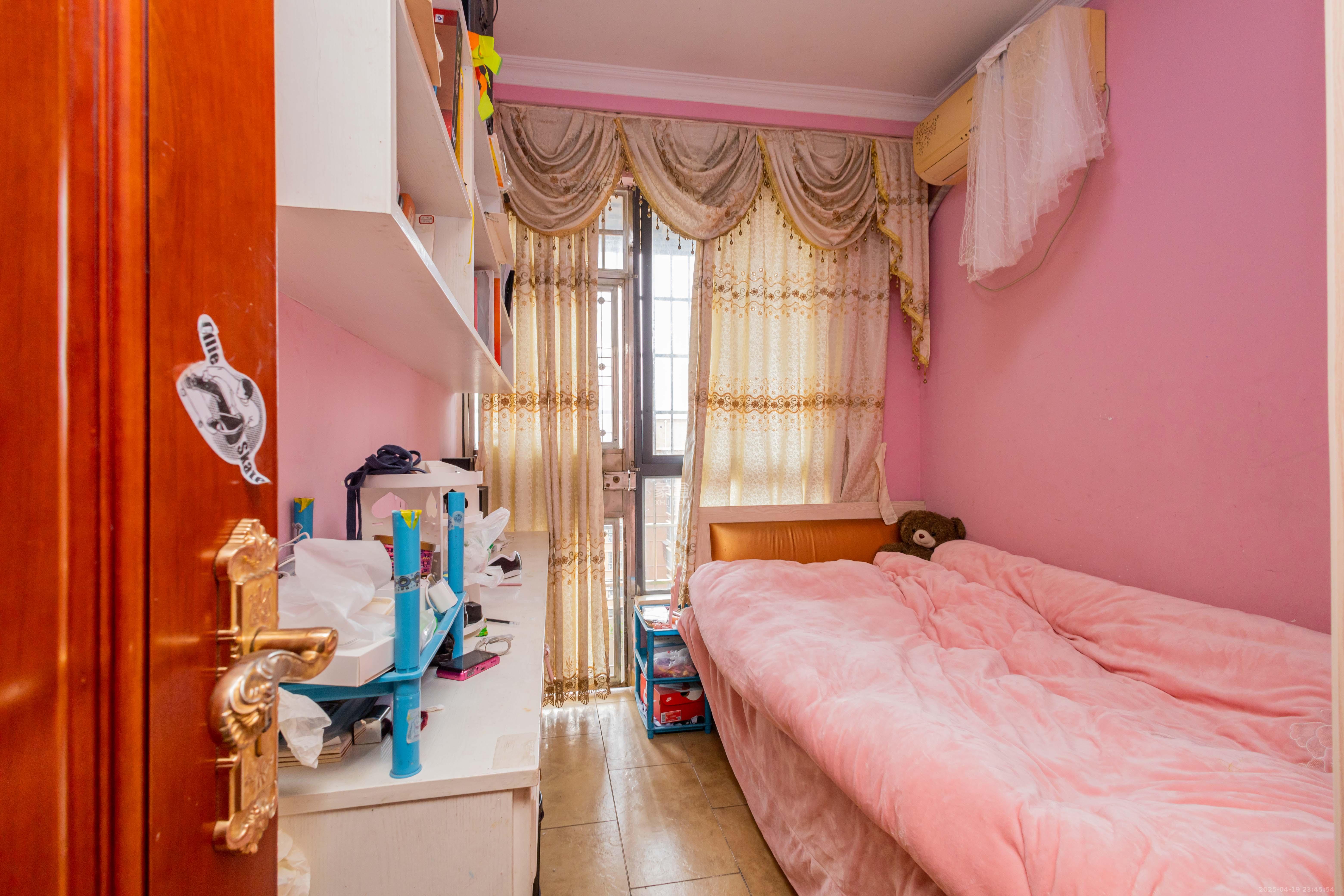 紫华郡 3室1厅1卫 56.0万 紫华郡 3室1厅1卫 56.0万卧室