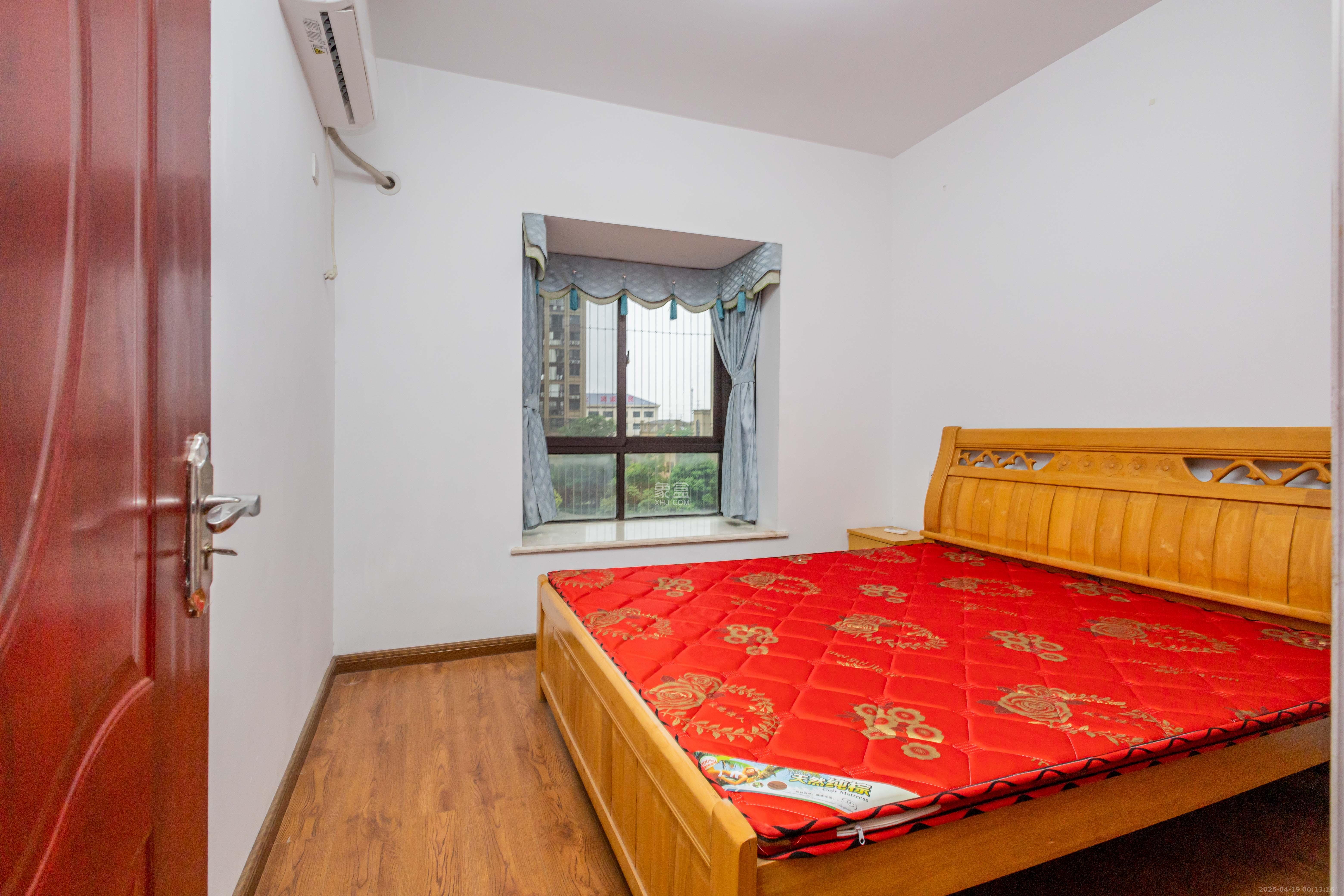 东方美地  3室2厅2卫    91.8万卧室