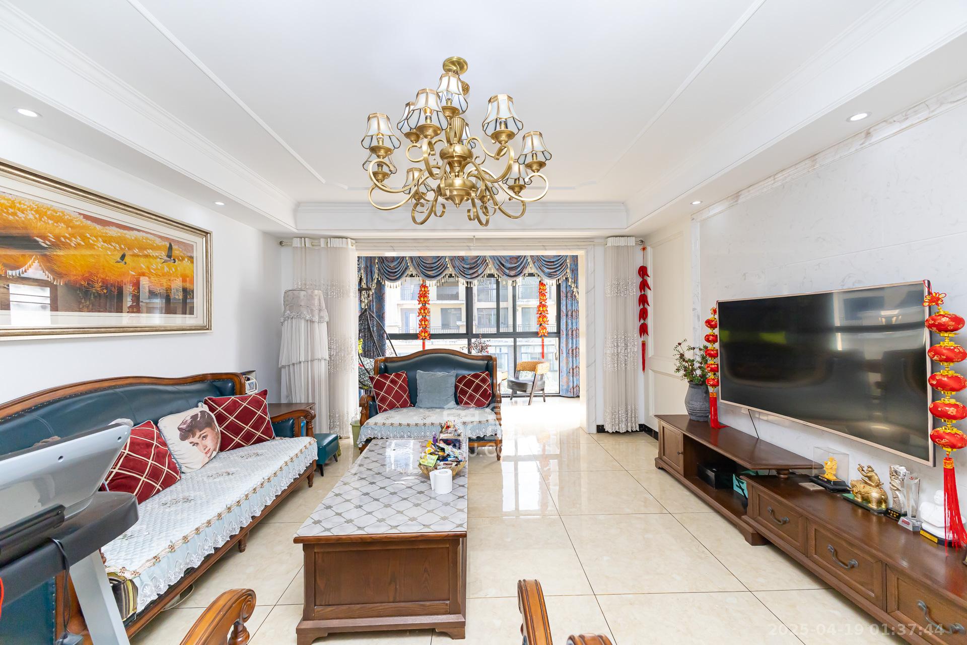 勤诚达新界  4室2厅1卫    119.0万 勤诚达新界  4室2厅1卫    119.0万客厅