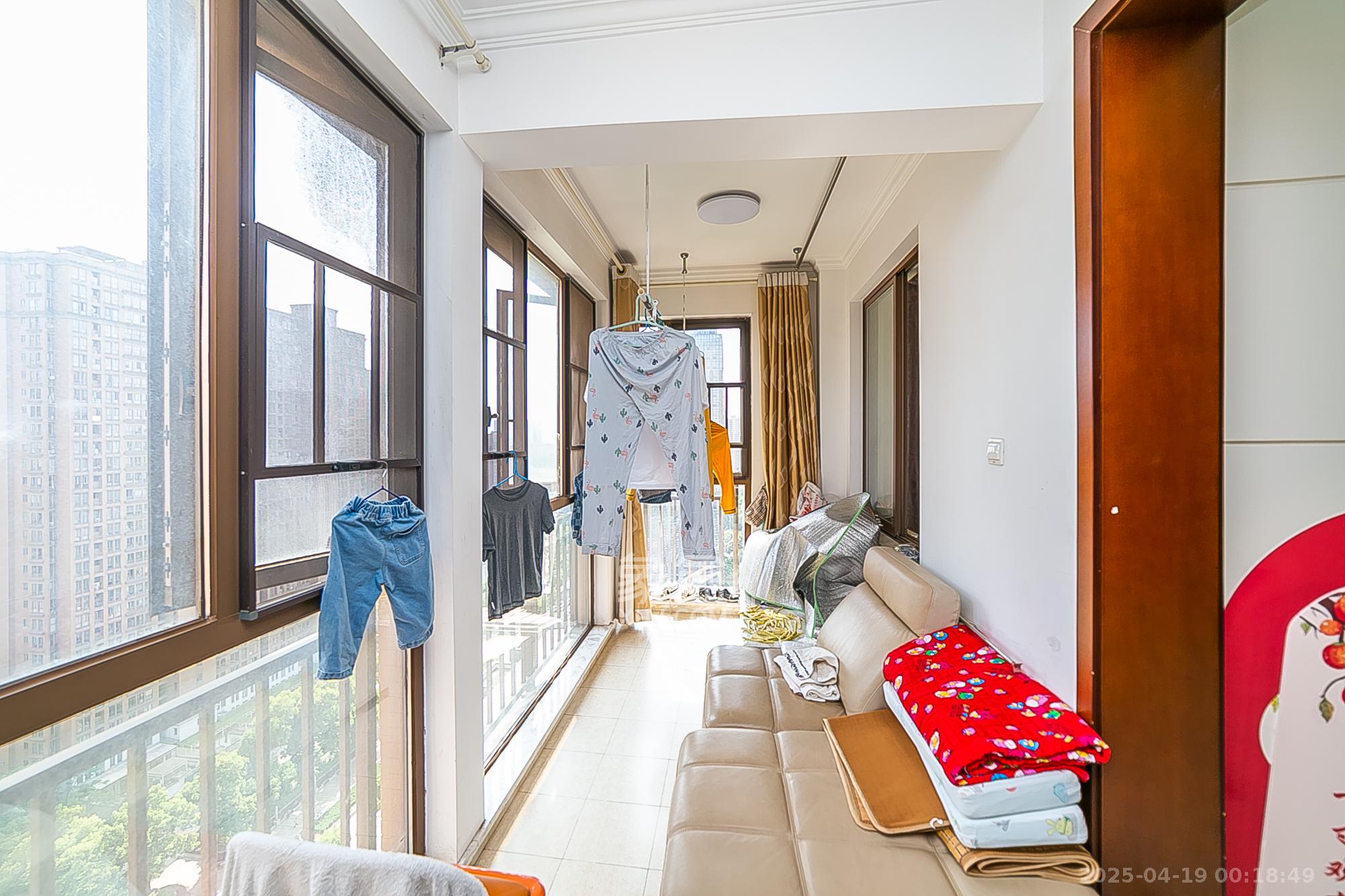 第六都(陆都小区) 3室2厅2卫 199.8万 第六都(陆都小区) 3室2厅2卫 199.8万其他