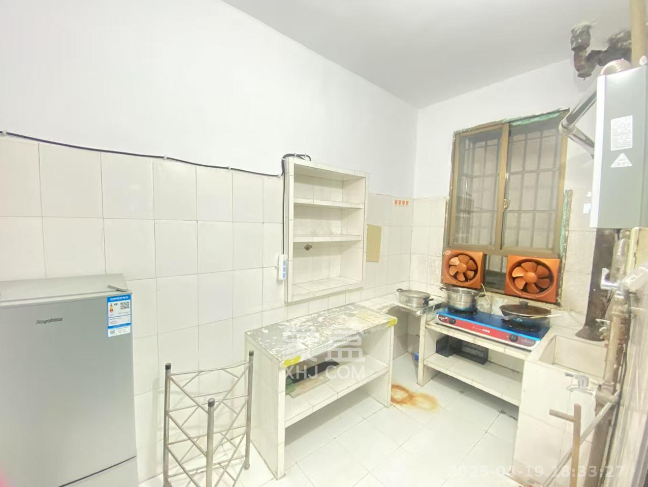 下碧湘街小區(qū)  2室1廳1衛(wèi)   1800.00元/月室內(nèi)圖