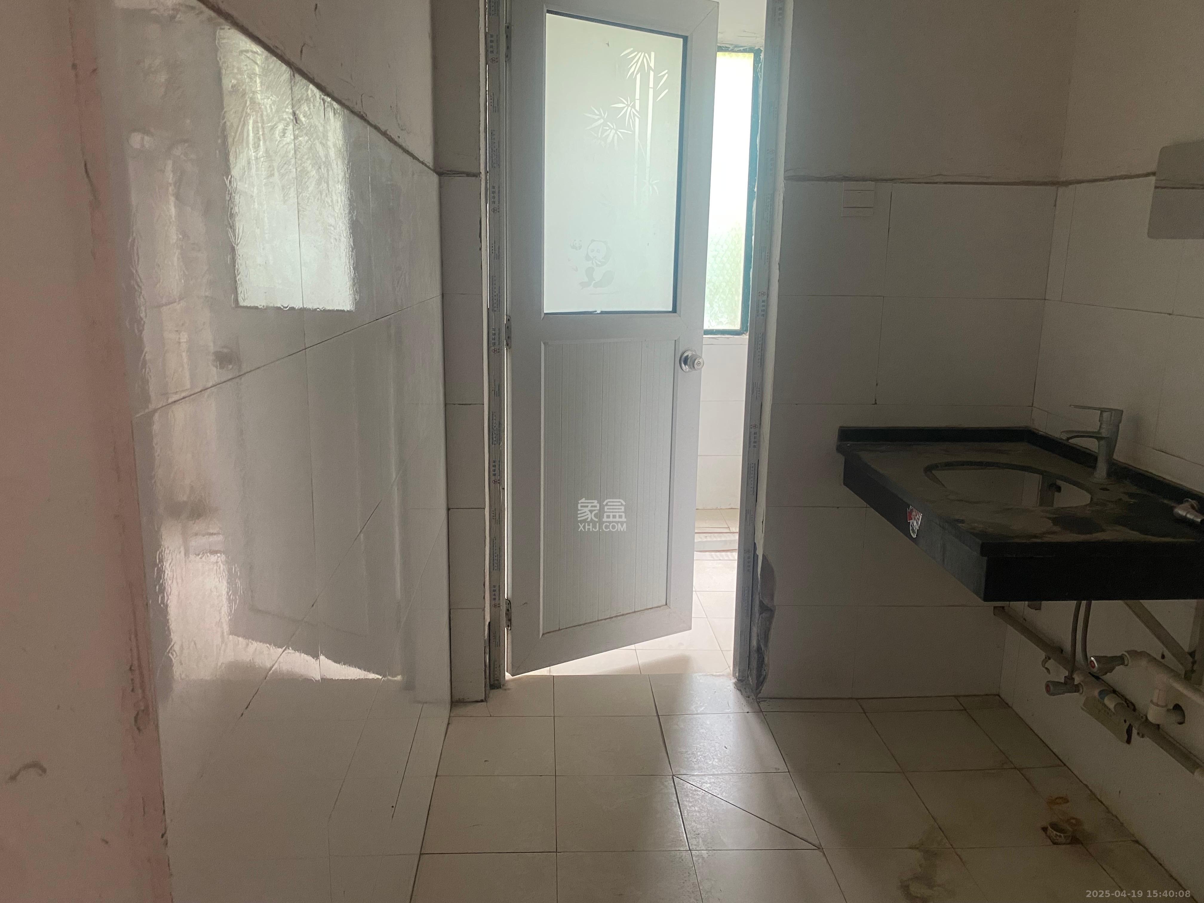 银桂苑 4室2厅2卫 2500.0元/月 银桂苑 4室2厅2卫 2500.0元/月室内图