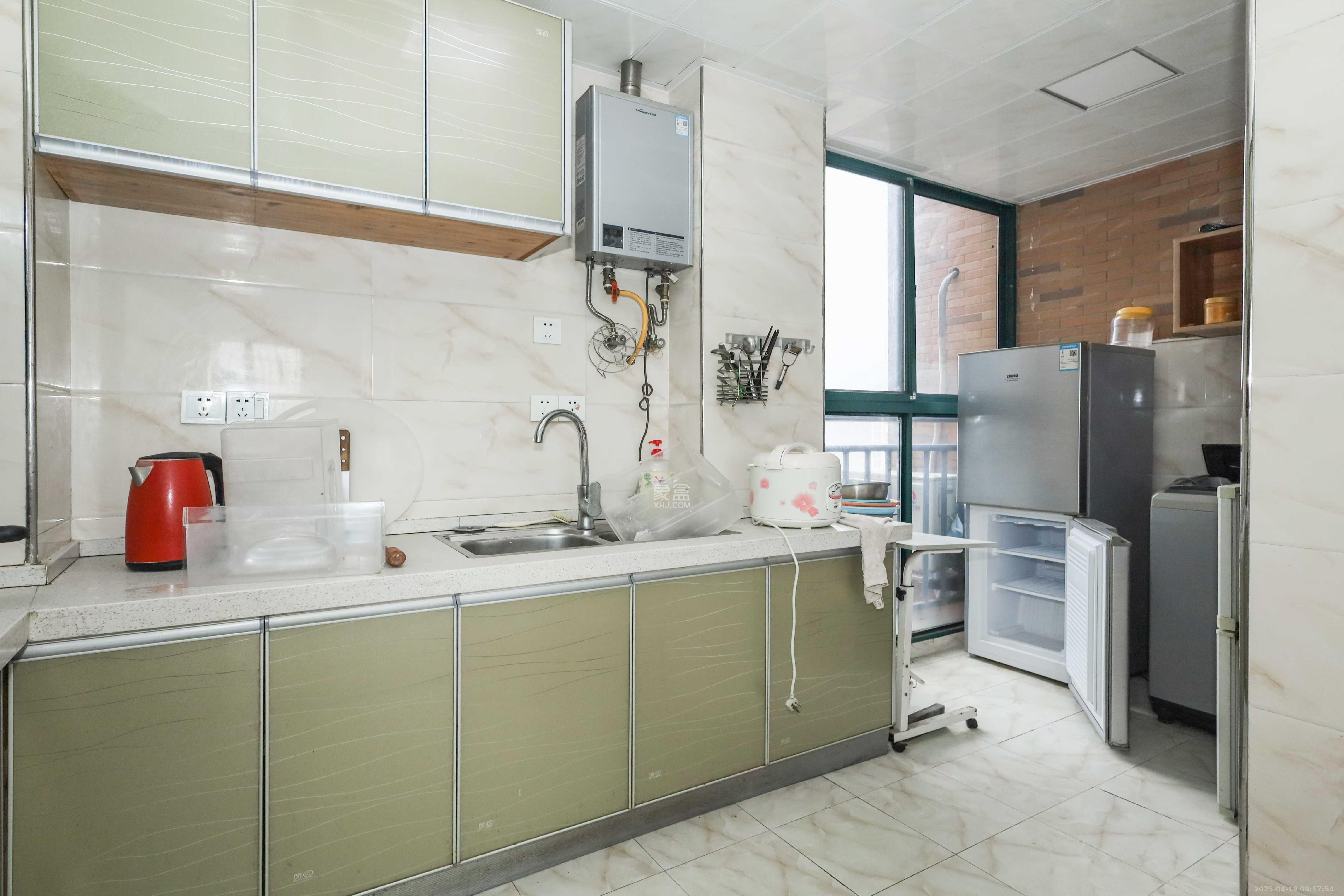 华美公寓(新猎鹰公寓)  3室2厅1卫    2500.0元/月 华美公寓(新猎鹰公寓)  3室2厅1卫    2500.0元/月室内图