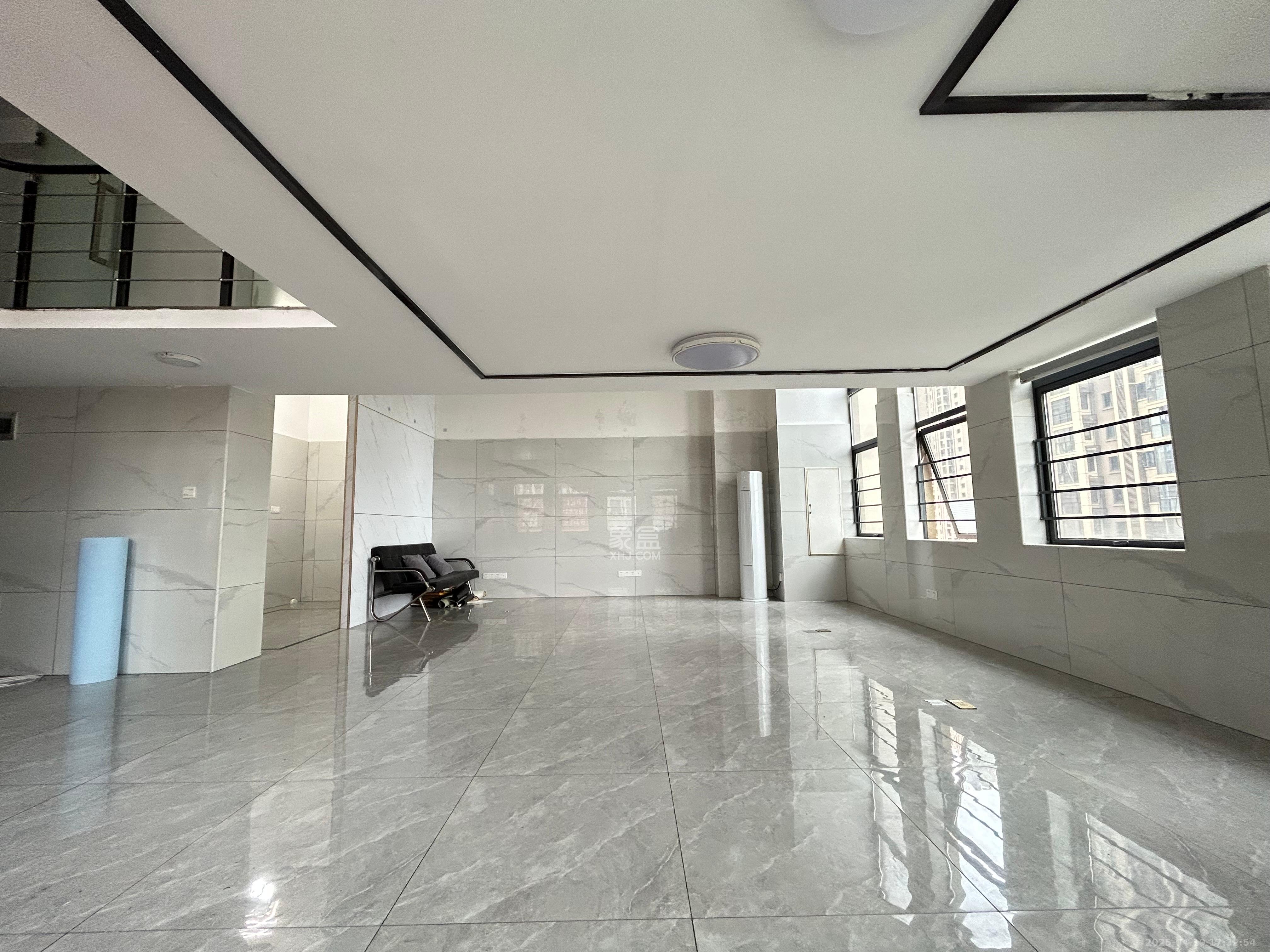 华润置地广场二期 1室1厅1卫 4200.0元/月 华润置地广场二期 1室1厅1卫 4200.0元/月室内图