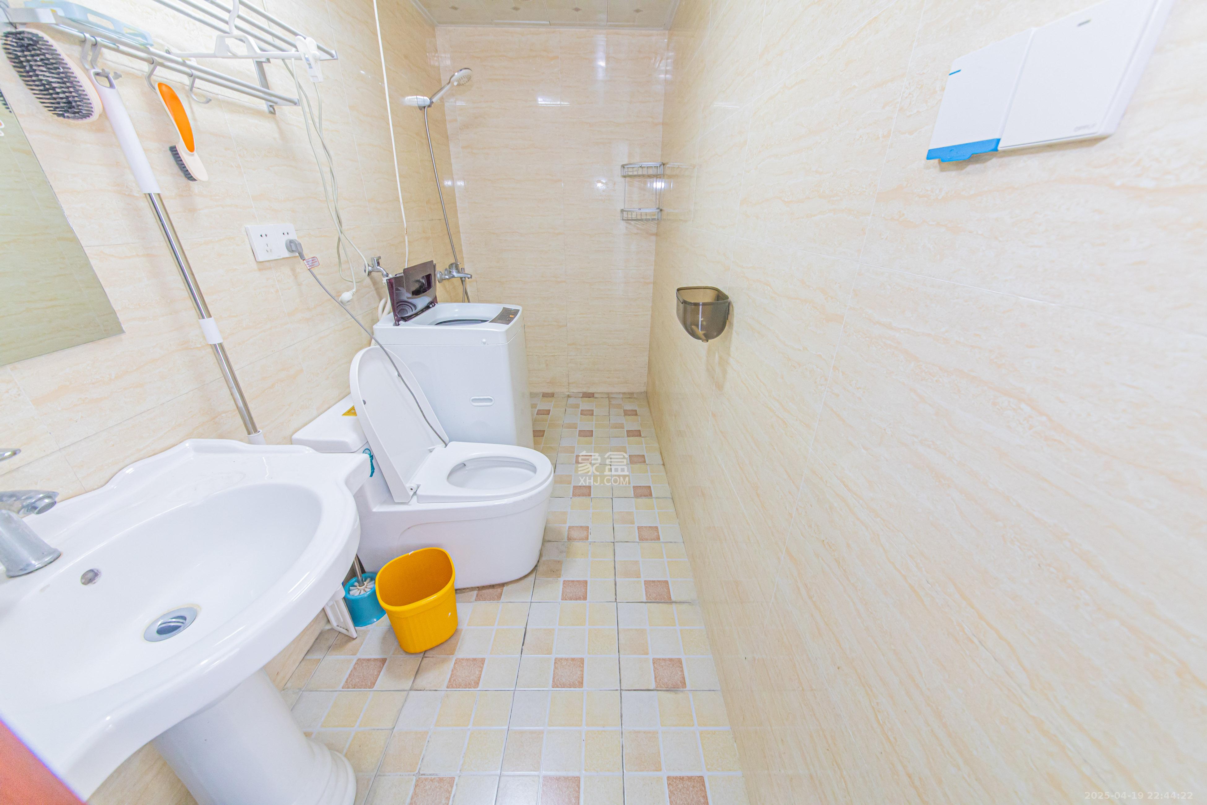 中信城市广场(中信新城一期) 4室2厅2卫 108.0万 中信城市广场(中信新城一期) 4室2厅2卫 108.0万卫生间