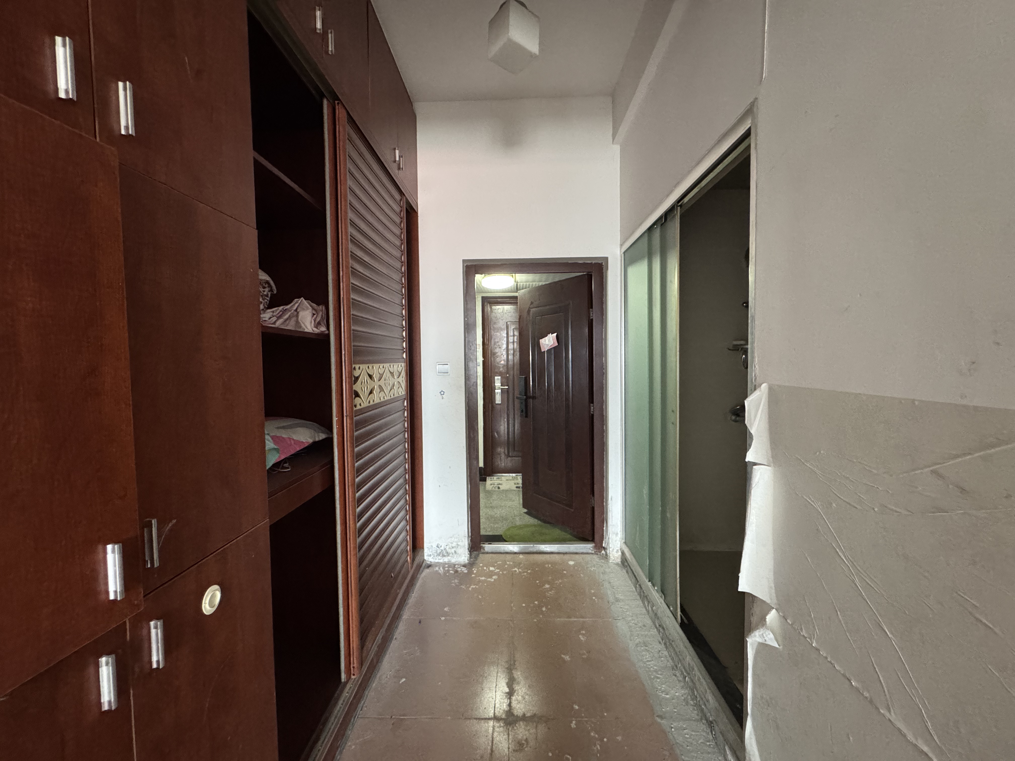 庐山春天大厦(和一宾馆)  1室1厅1卫    16.8万 庐山春天大厦(和一宾馆)  1室1厅1卫    16.8万室内图