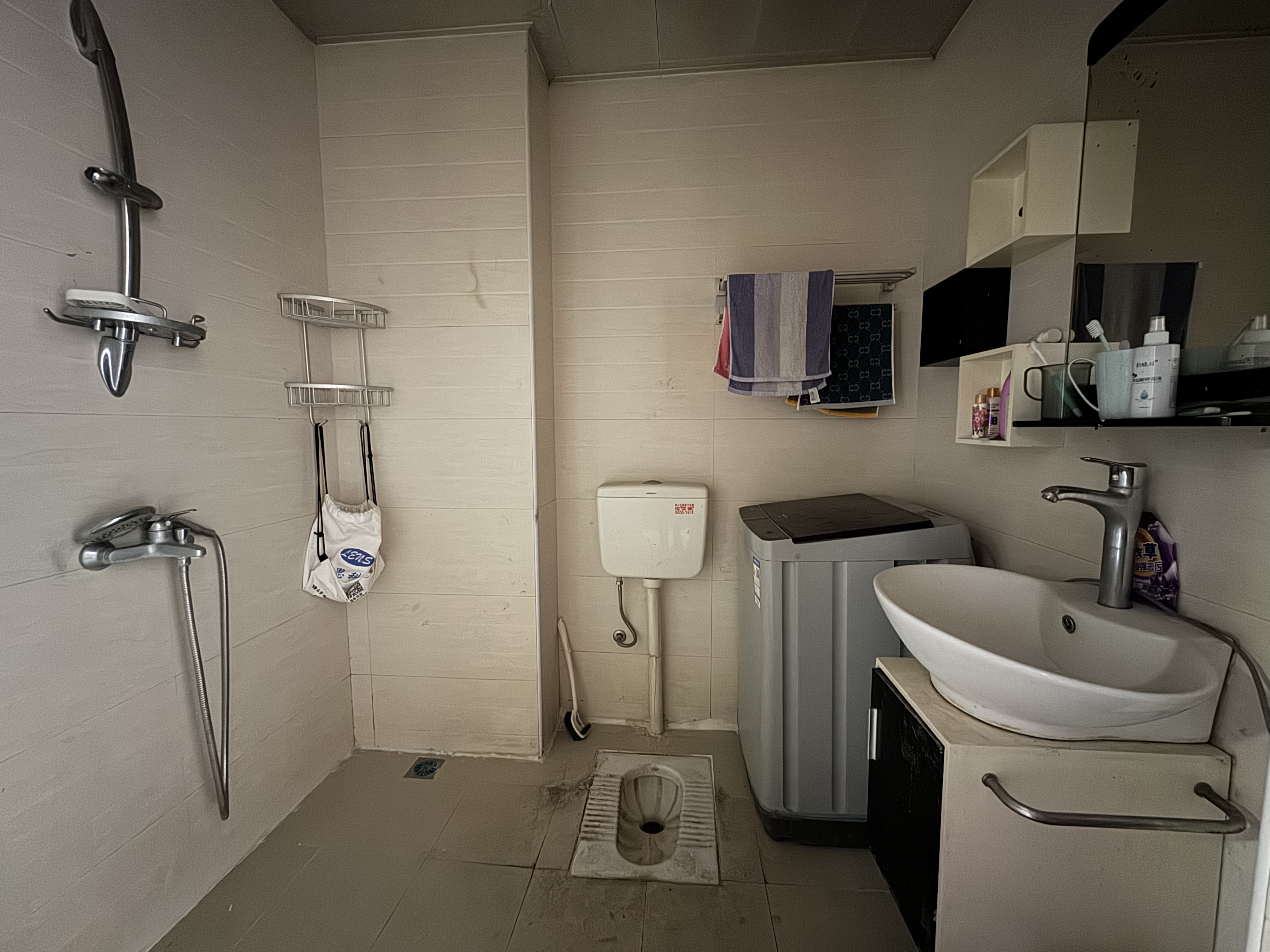 庐山春天大厦(和一宾馆)  1室1厅1卫    16.8万 庐山春天大厦(和一宾馆)  1室1厅1卫    16.8万室内图