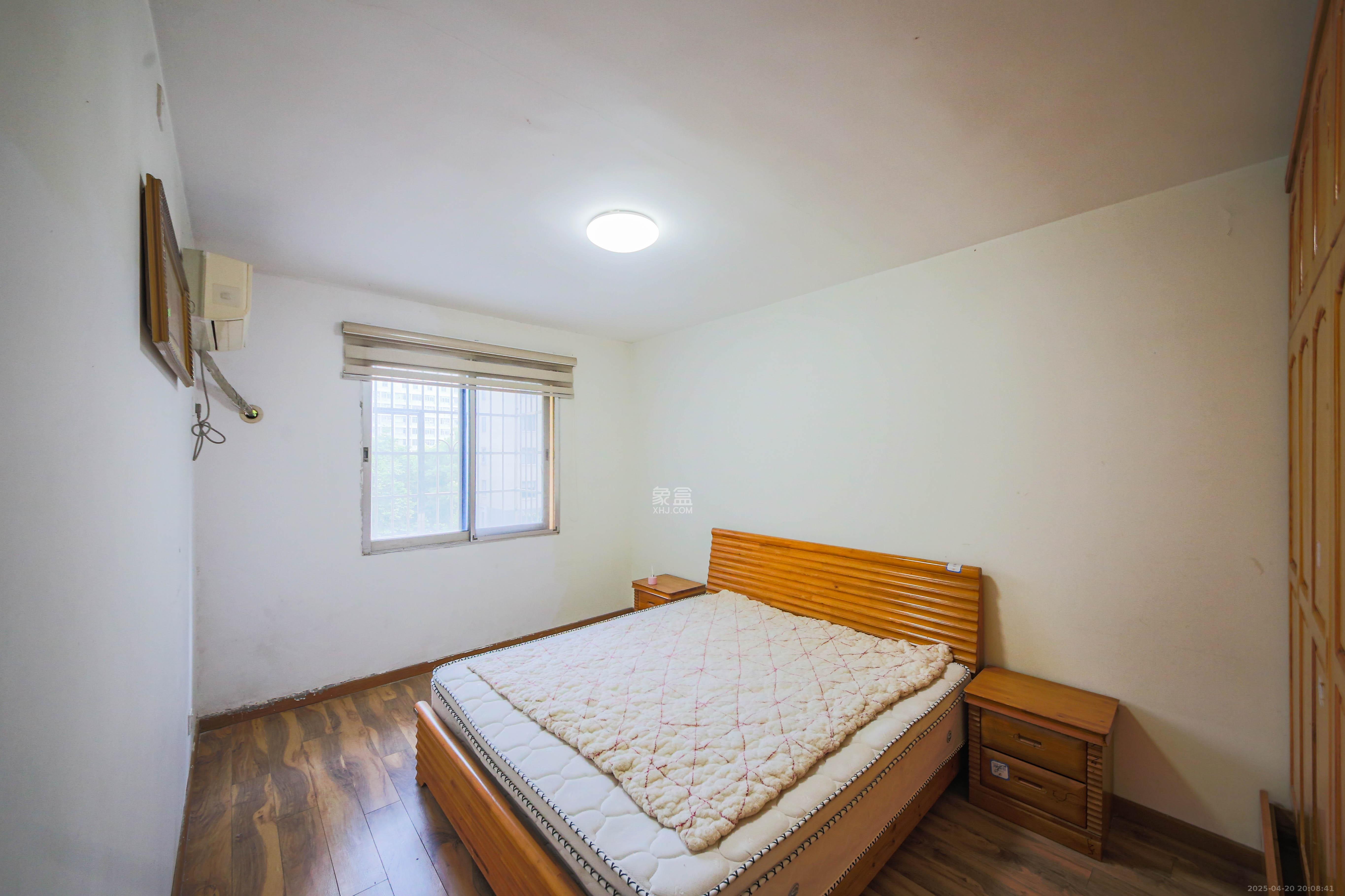 佳乐公寓  3室2厅2卫    56.0万卧室