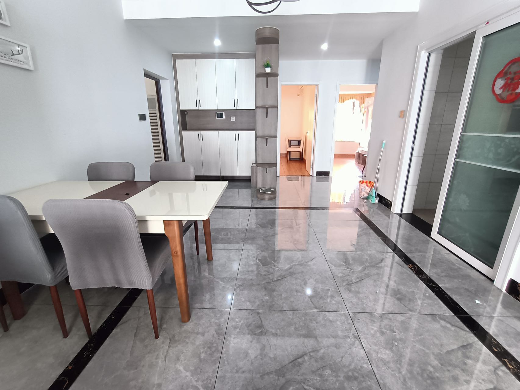 绿地城逸园 3室2厅2卫 138.0万 绿地城逸园 3室2厅2卫 138.0万客厅