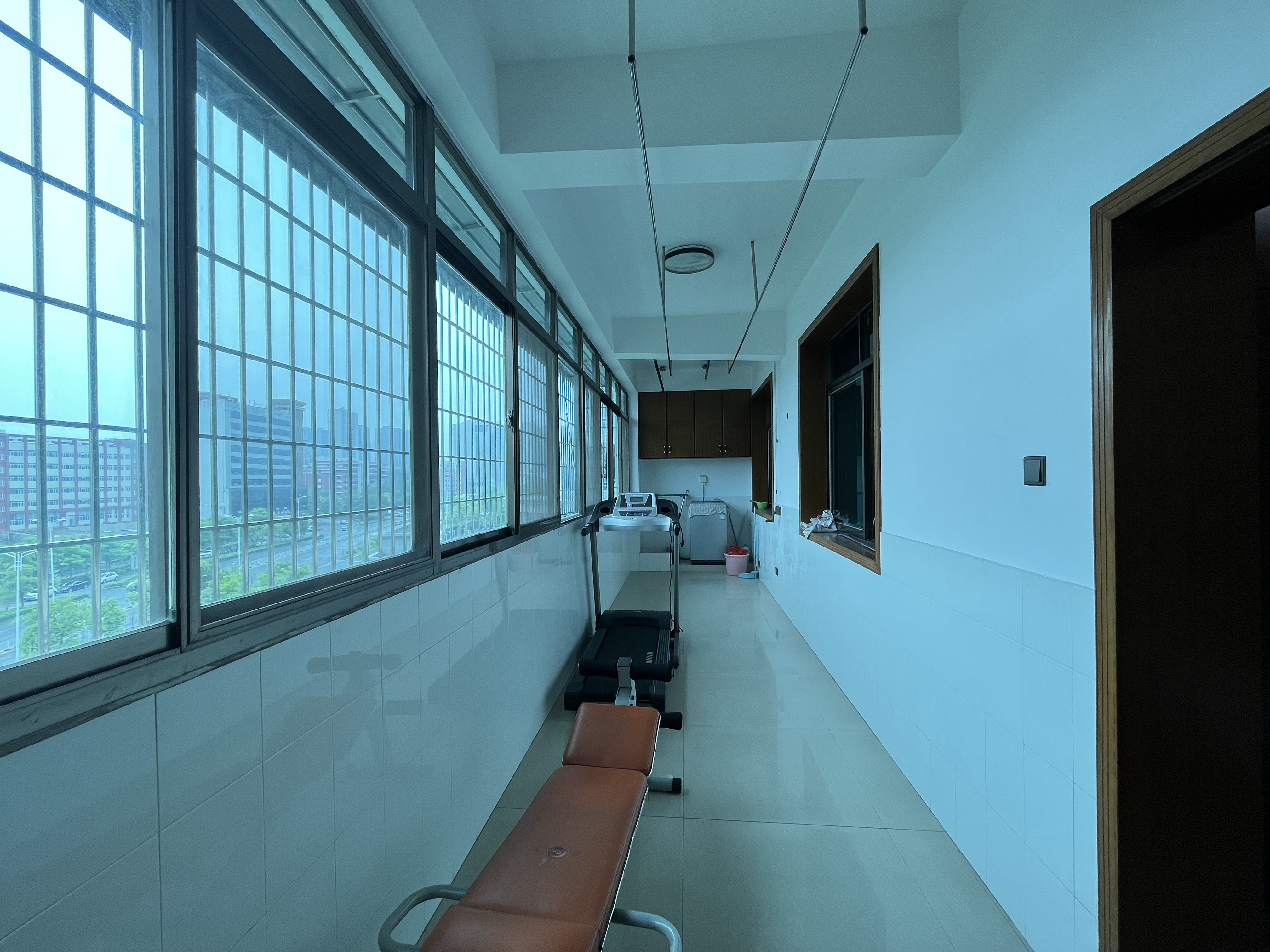 中级人民法院 4室2厅2卫 75.8万 中级人民法院 4室2厅2卫 75.8万室内图