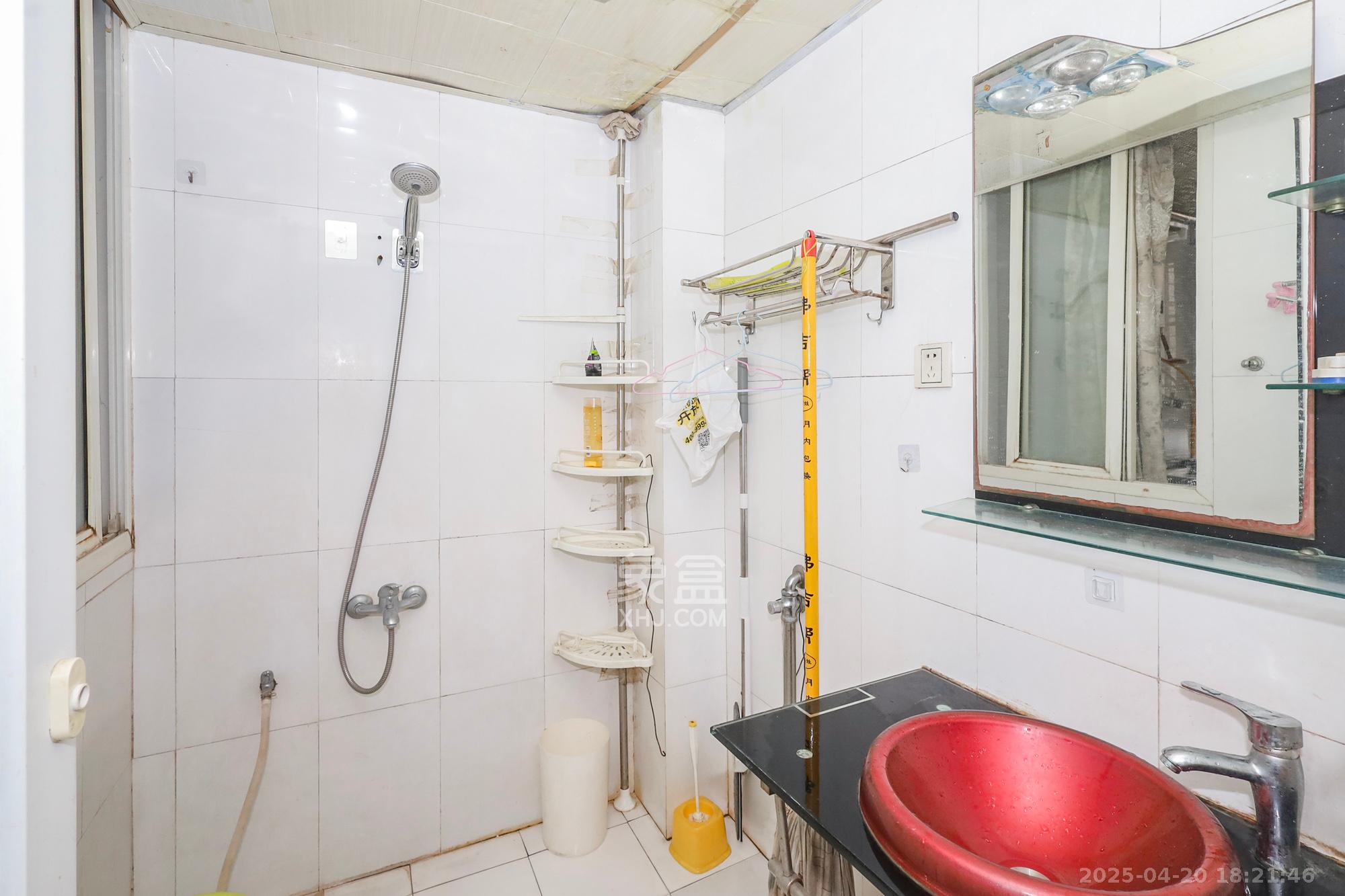 好家园  4室2厅2卫    56.0万卫生间