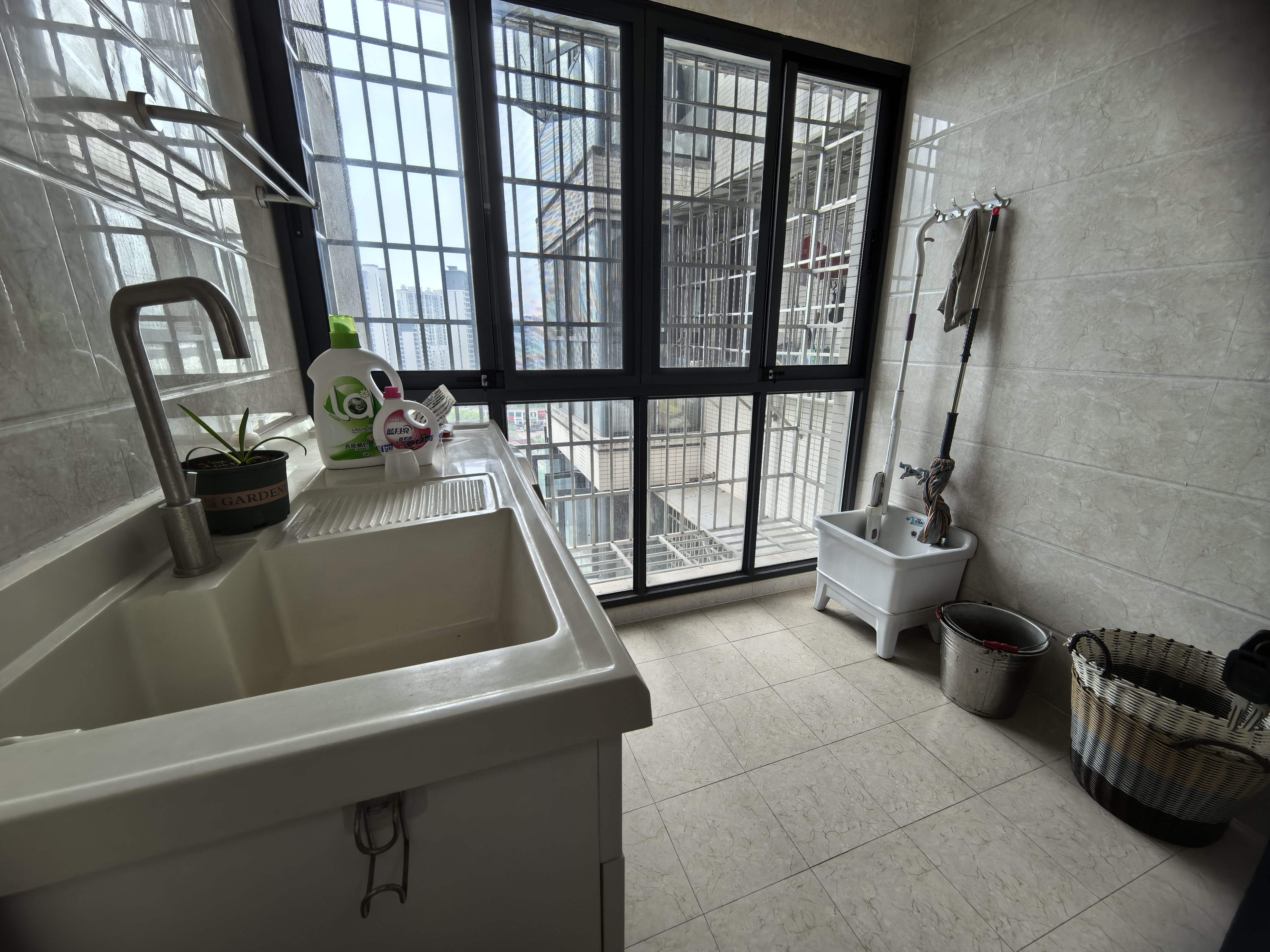 欣花苑 4室2厅2卫 2000.0元/月 欣花苑 4室2厅2卫 2000.0元/月室内图