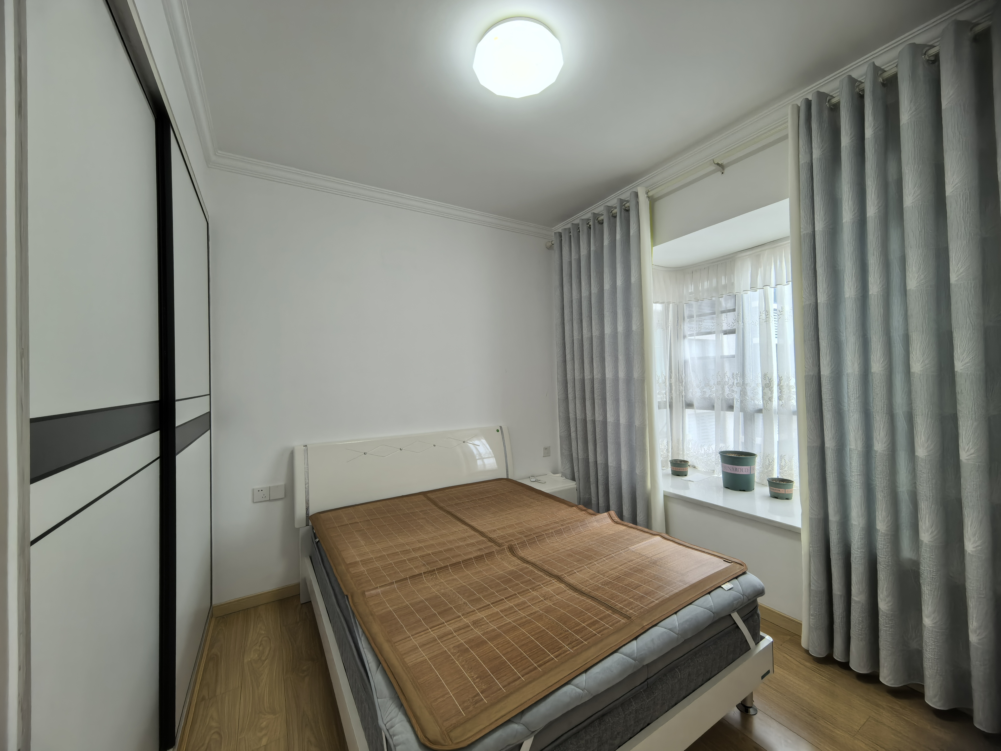 欣花苑 4室2厅2卫 2000.0元/月 欣花苑 4室2厅2卫 2000.0元/月室内图