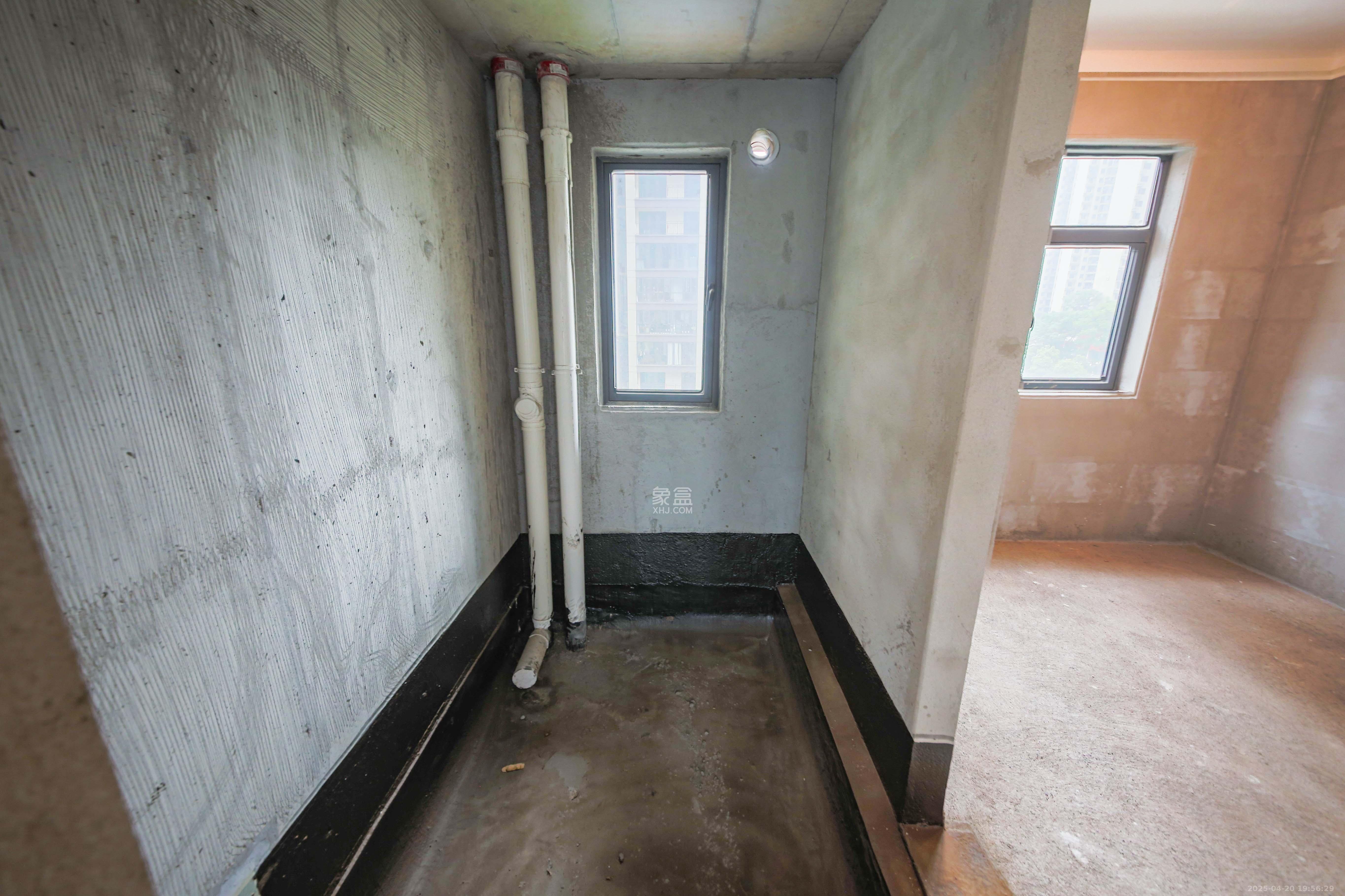 中建钰和城  4室2厅2卫   169.80万卫生间
