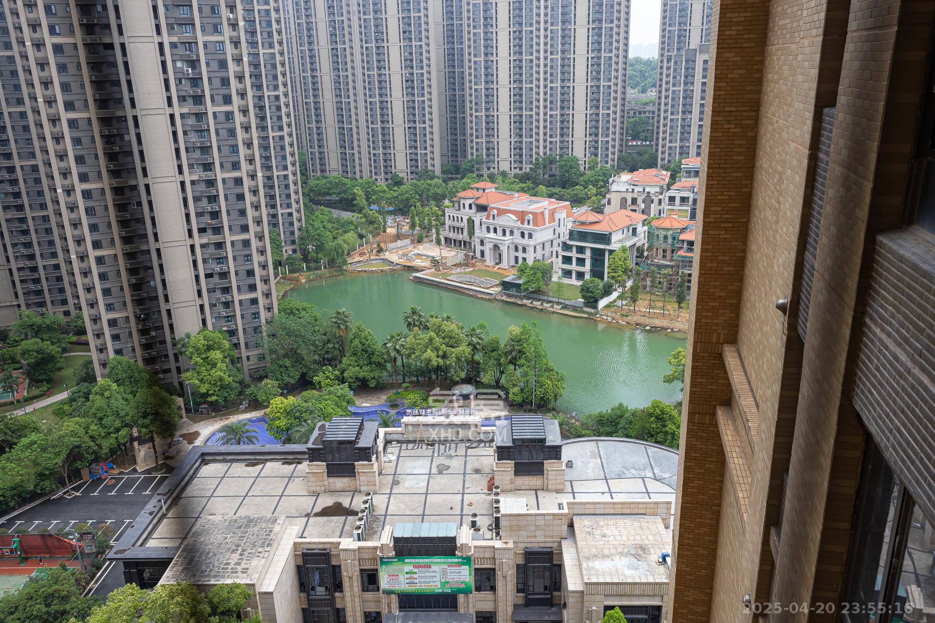 时代倾城一期  3室2厅2卫   90.00万阳台