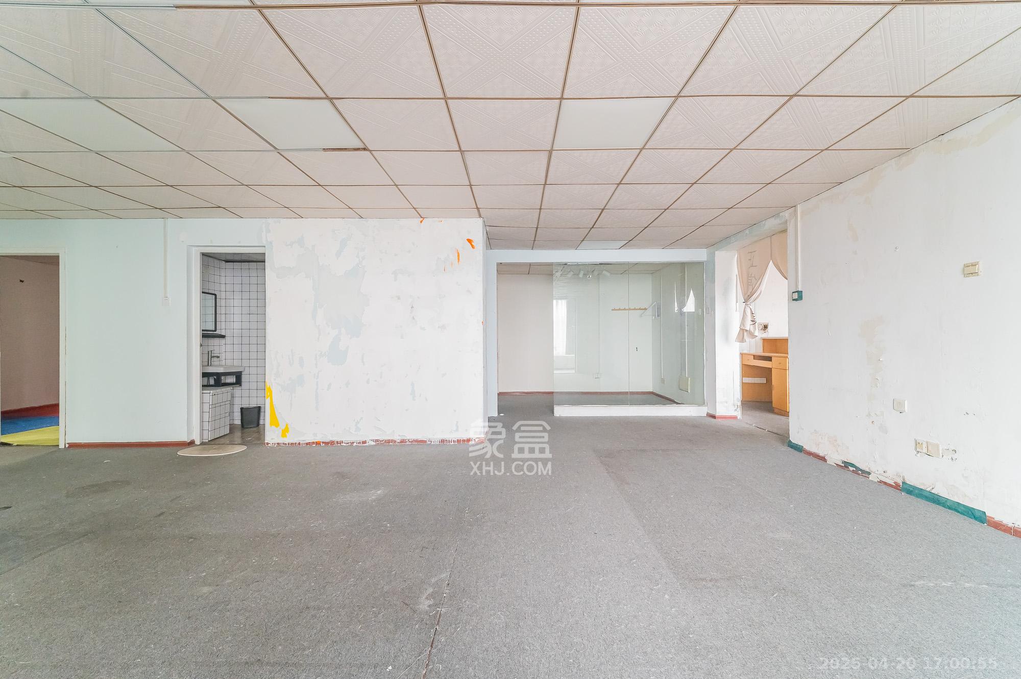 尚城 3室2厅2卫 78.0万 尚城 3室2厅2卫 78.0万客厅